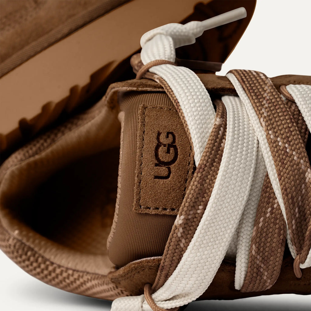 UGG W LOW Lowmel Chestnut: بني سنيكرز للنساء