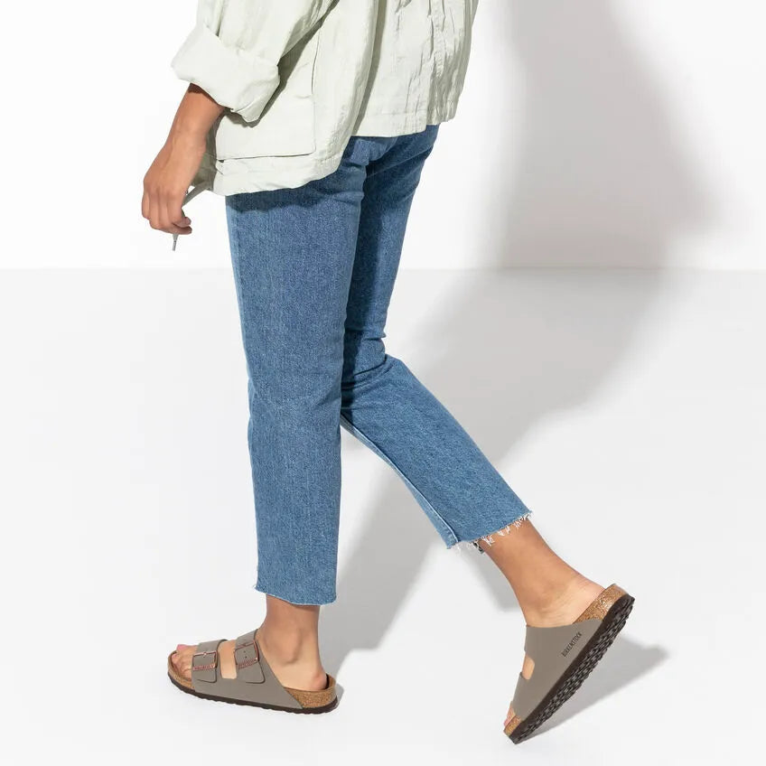 BIRKENSTOCK Arizona Birko-flor Nubuck Stone, сірий сандалі унісекс у Tascón