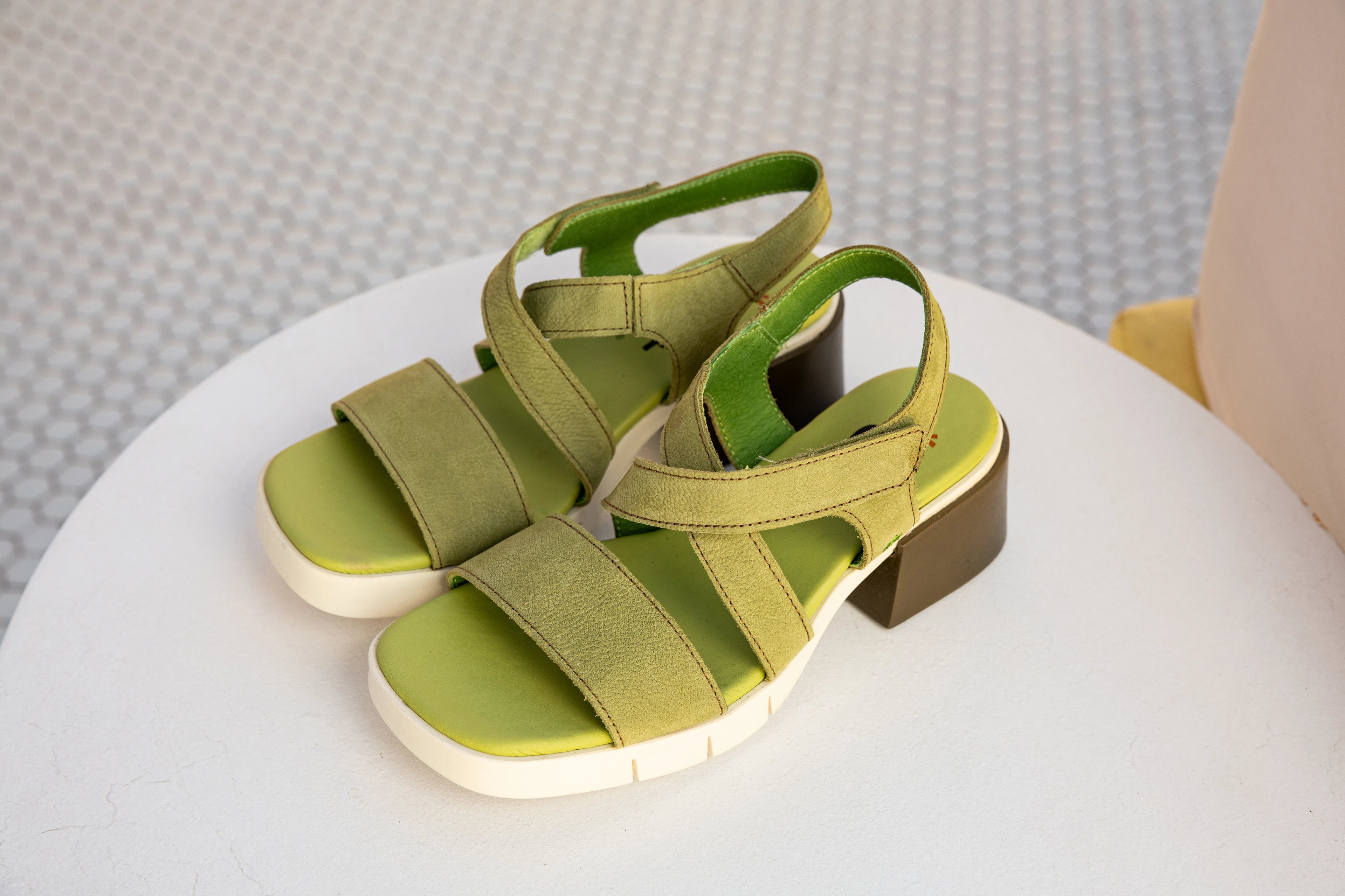 ART Varsovia Nobuck Liken: green sandals for women