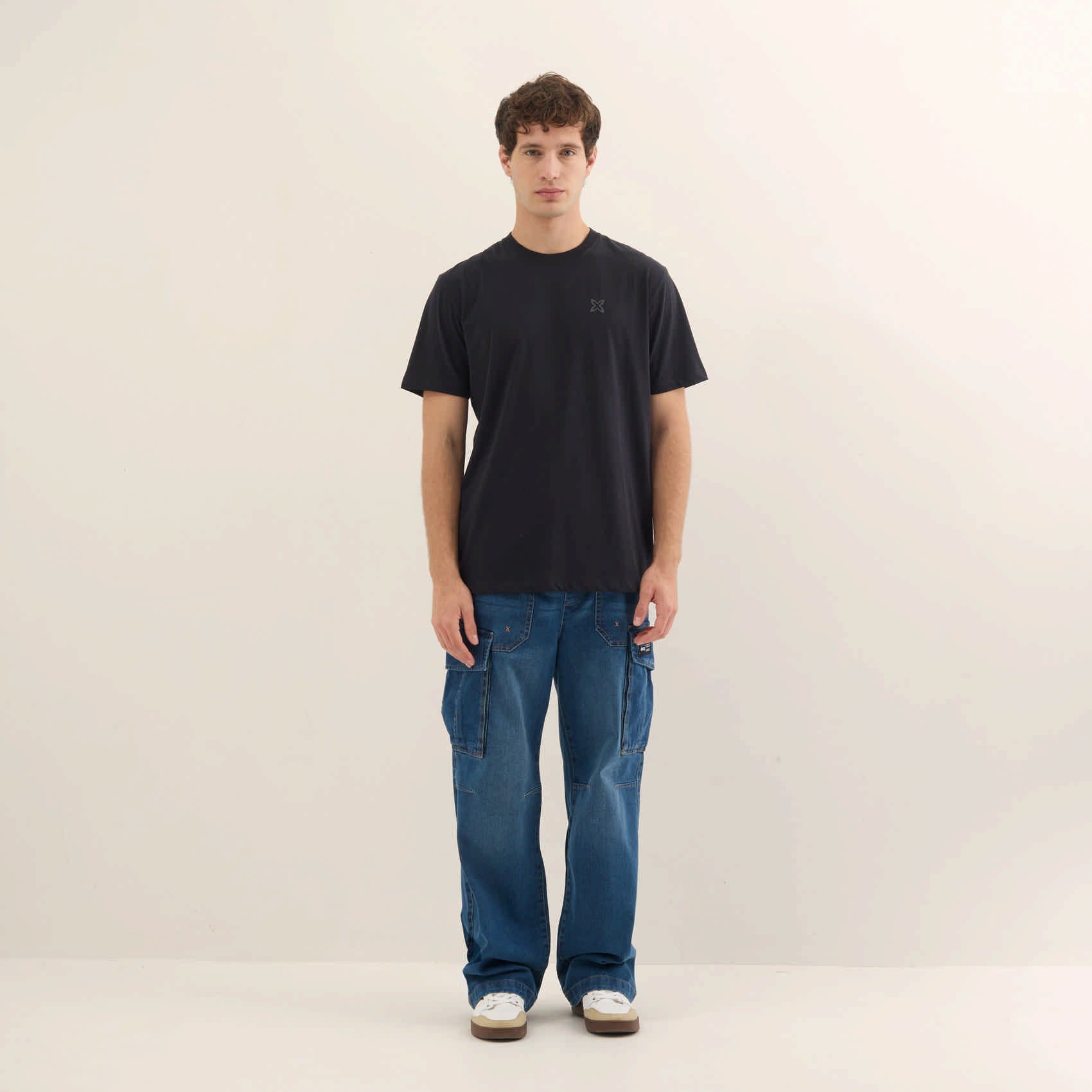 MUNICH T-shirt Essentials: черный футболка для мужчин