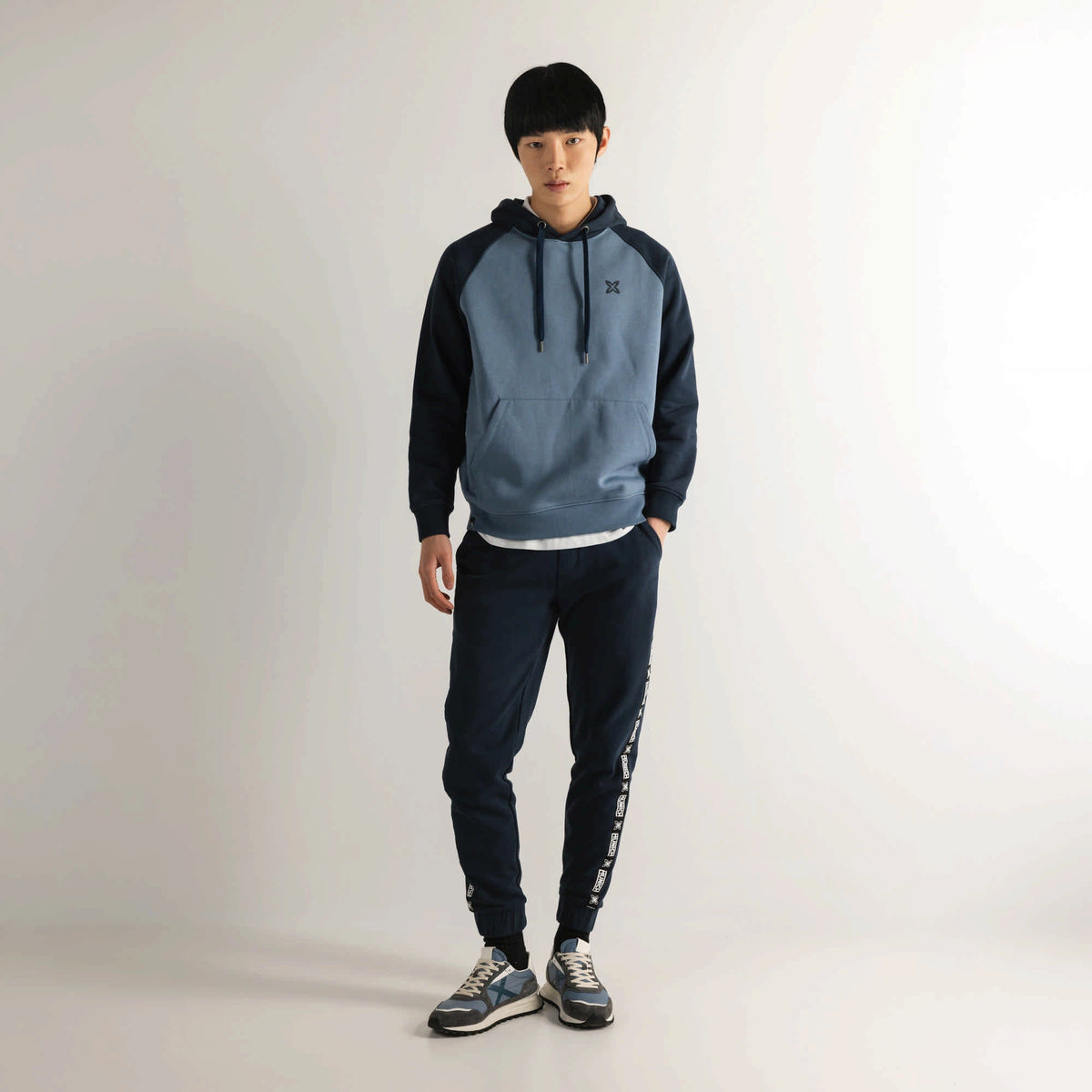 MUNICH | JERSEYS | HOMBRE | ESSENTIALS HOODIE BICOLOR BLUE | AZUL
