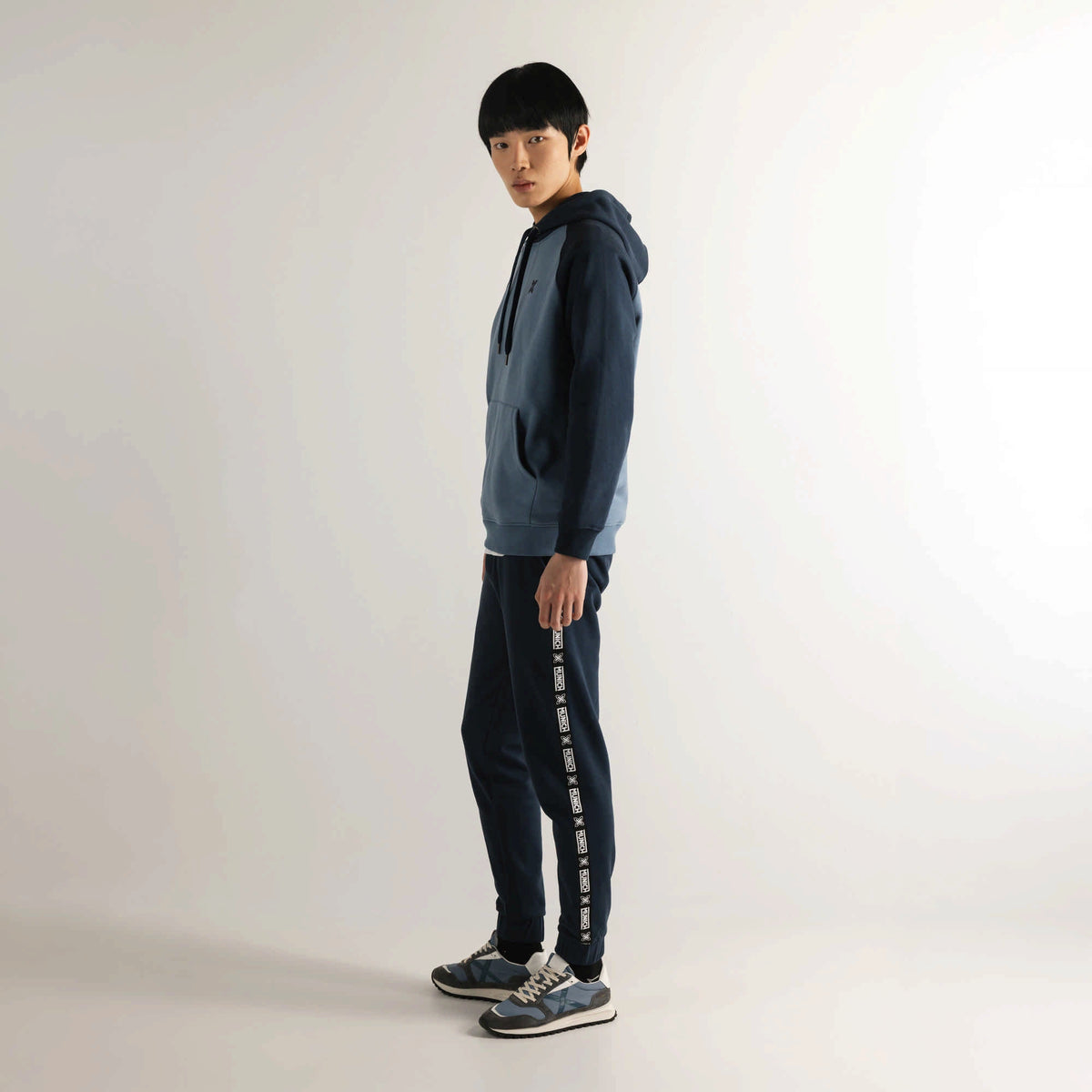 MUNICH | JERSEYS | HOMBRE | ESSENTIALS HOODIE BICOLOR BLUE | AZUL