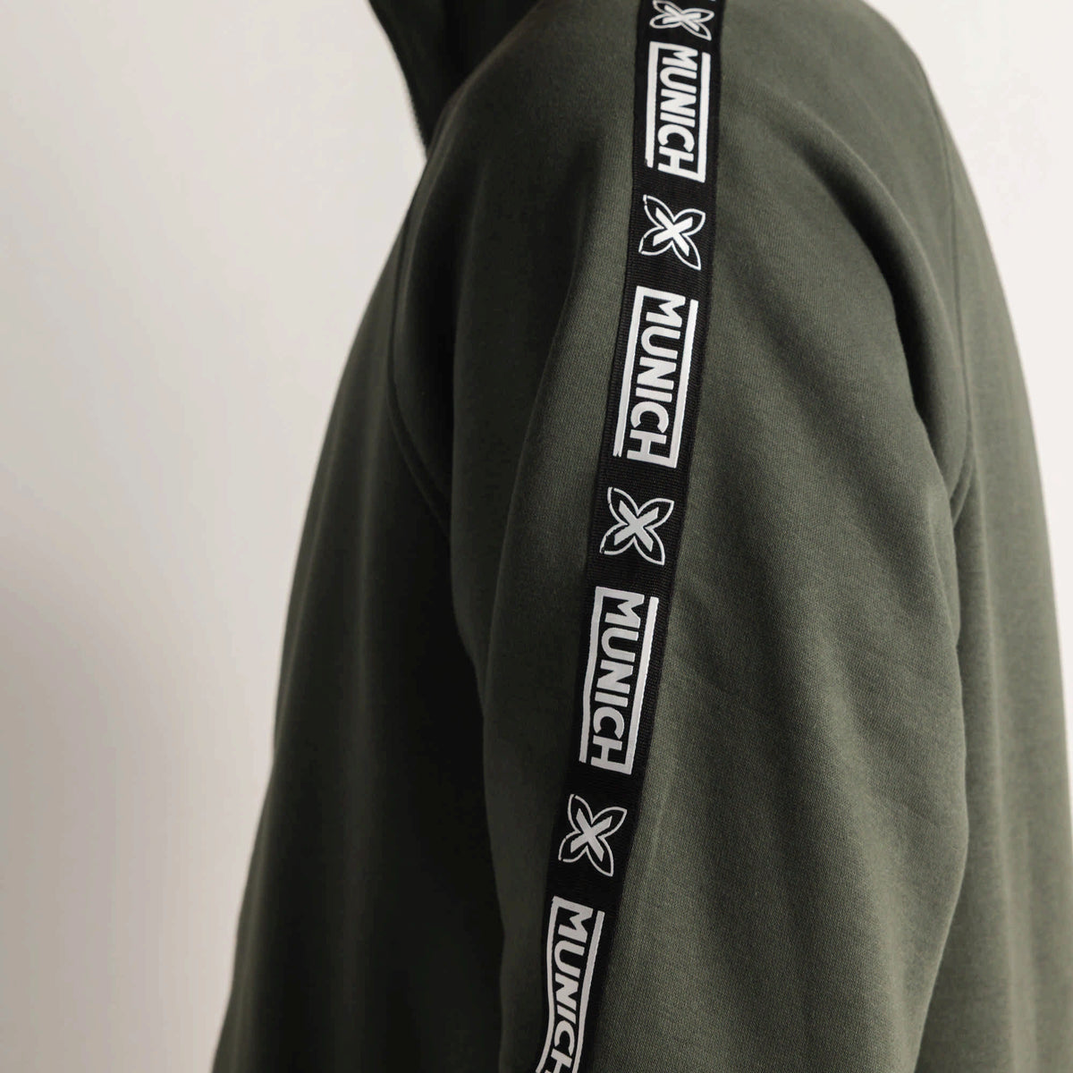 MUNICH Essentials Jacket Squadra Khaki: caqui куртка для чоловіків