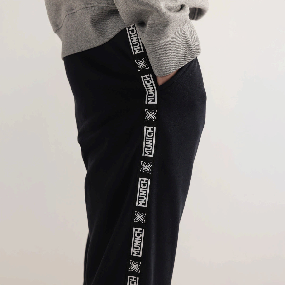 MUNICH Essentials PANT Squadra Black: black trousers for men