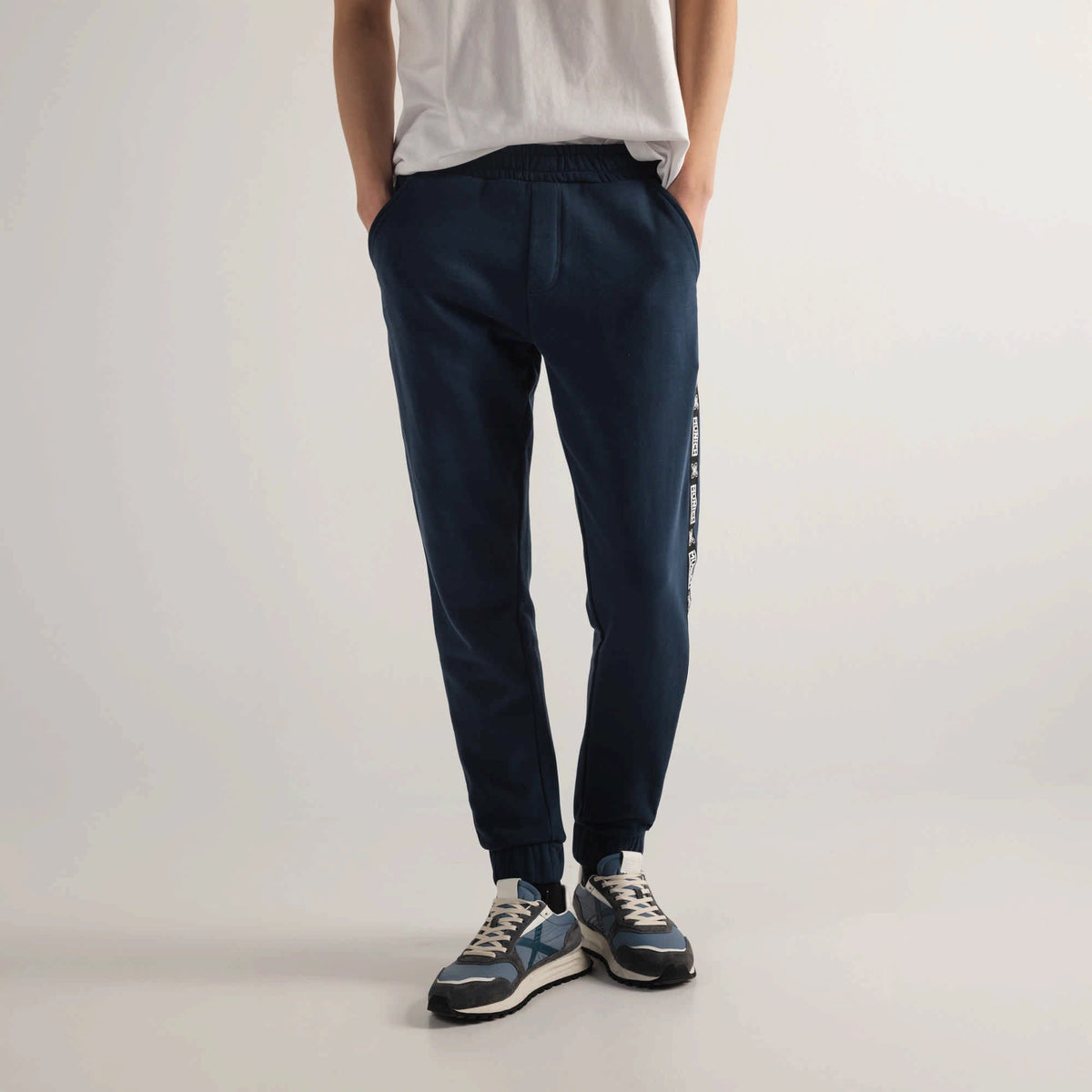MUNICH Essentials PANT Squadra NAVY: синий брюки для мужчин