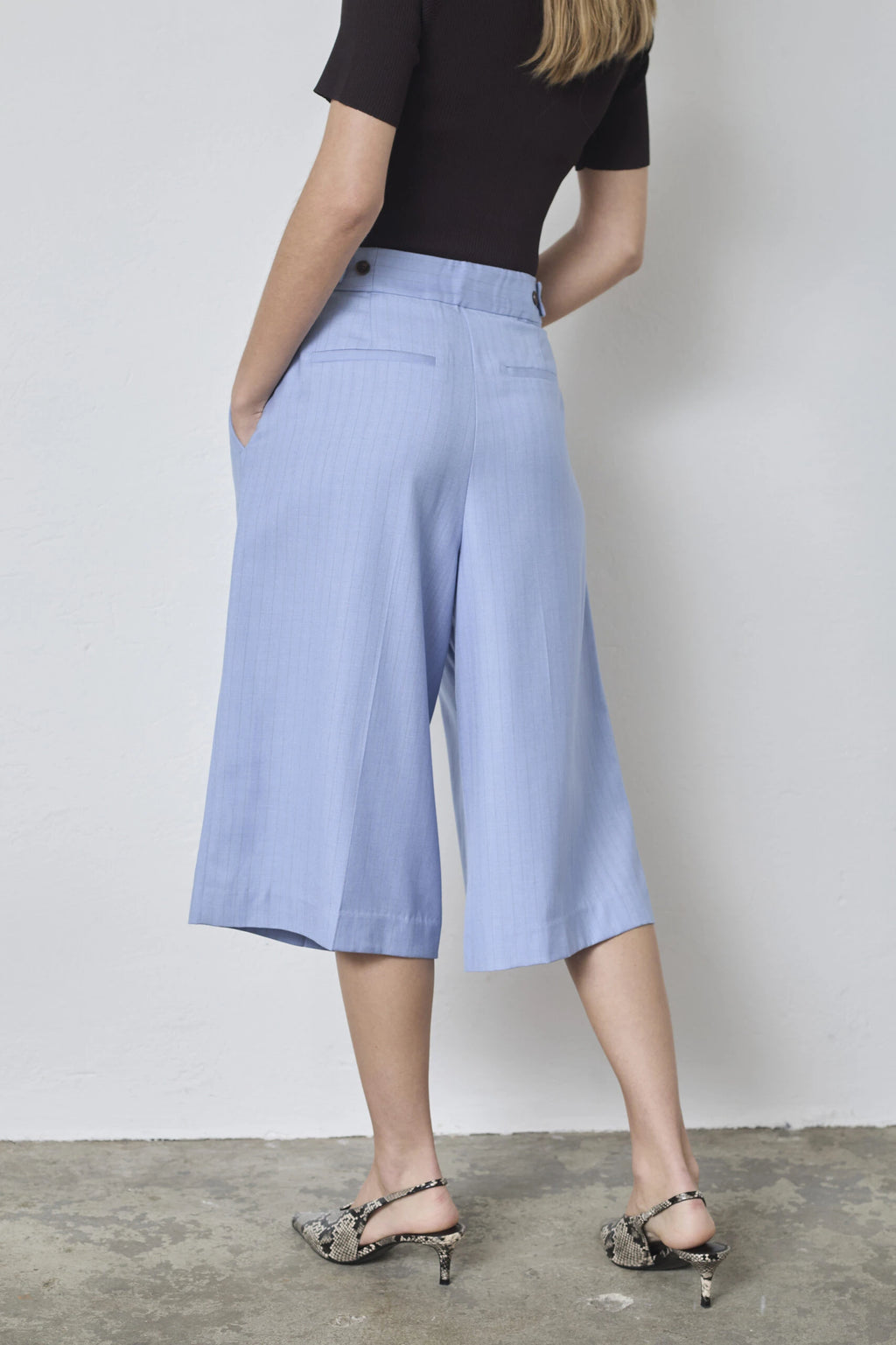 COCOUTURE Kianacc PIN Pleat Bermuda PALE BLUE: ブルー パンツ レディース