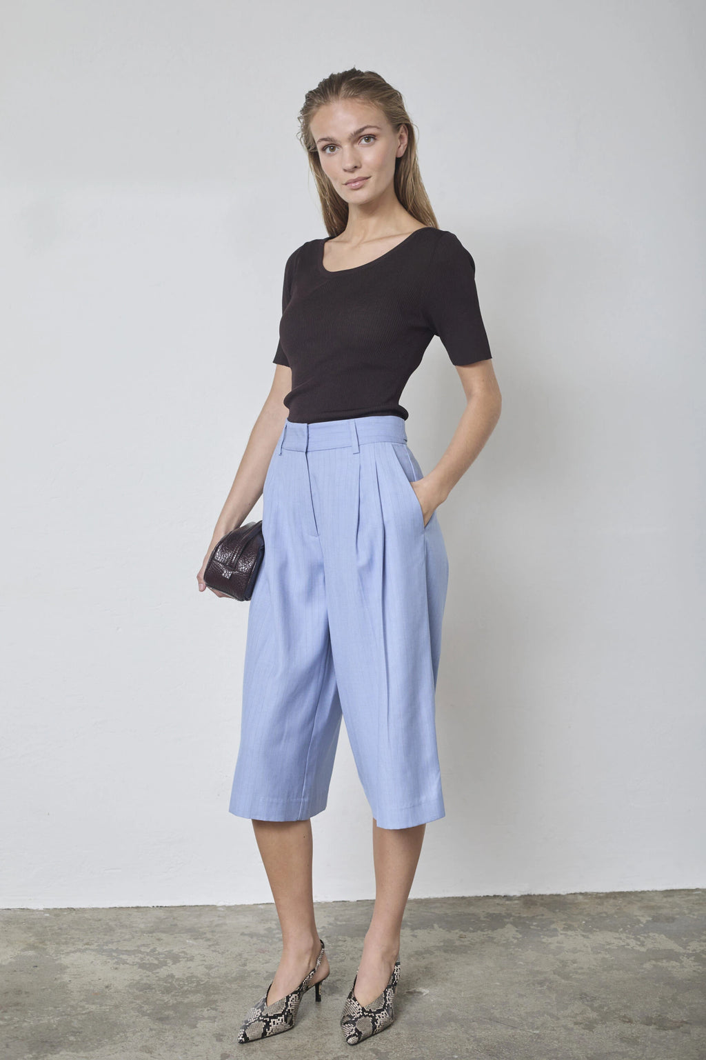 COCOUTURE Kianacc PIN Pleat Bermuda PALE BLUE: ブルー パンツ レディース