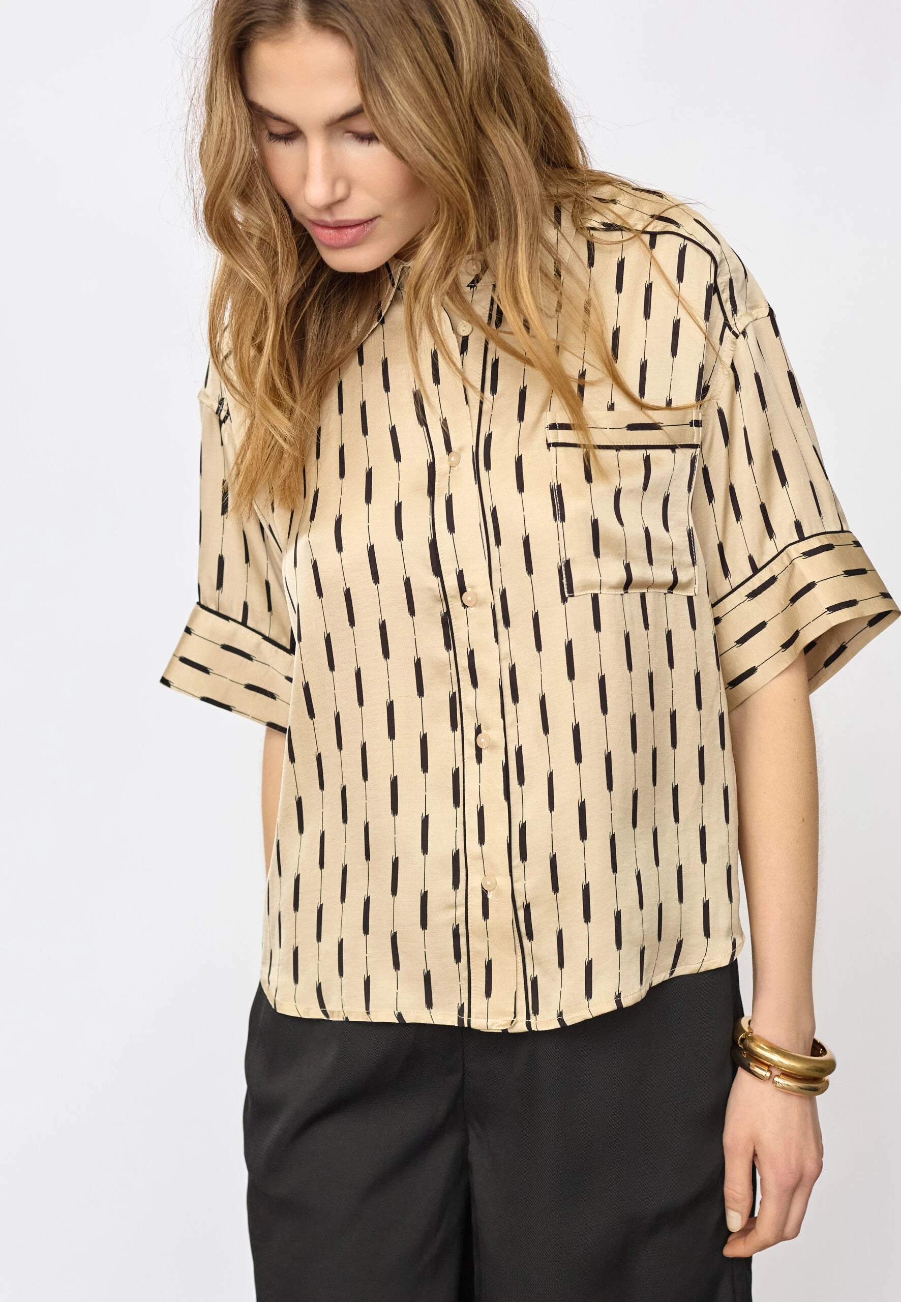 COCOUTURE Solveacc SS Shirt Bisquit: beige camisas for women