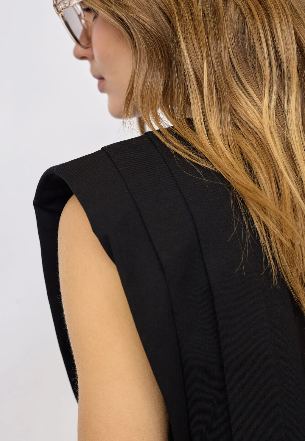 COCOUTURE Zellicc Padded Pleat TOP Black: black T-shirt for women
