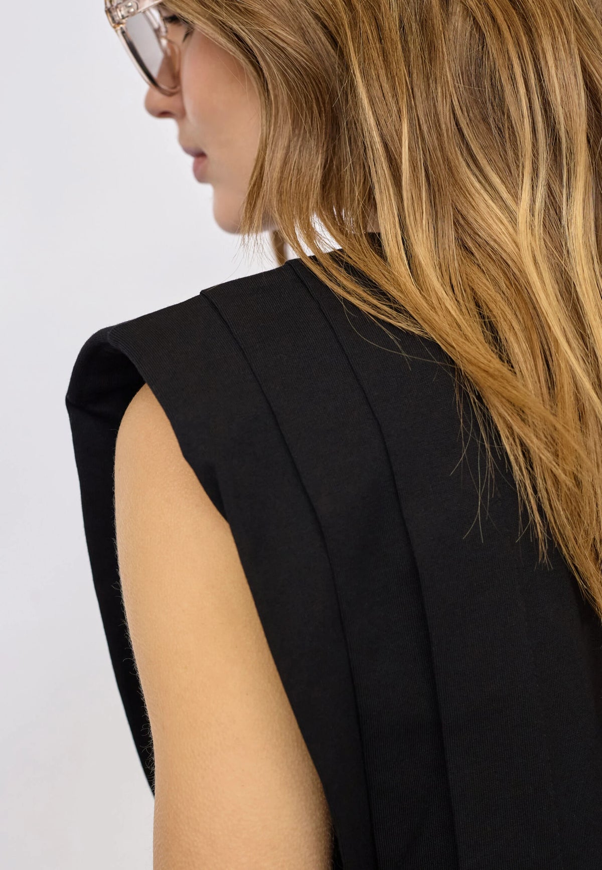 COCOUTURE Zellicc Padded Pleat TOP Black: black T-shirt for women
