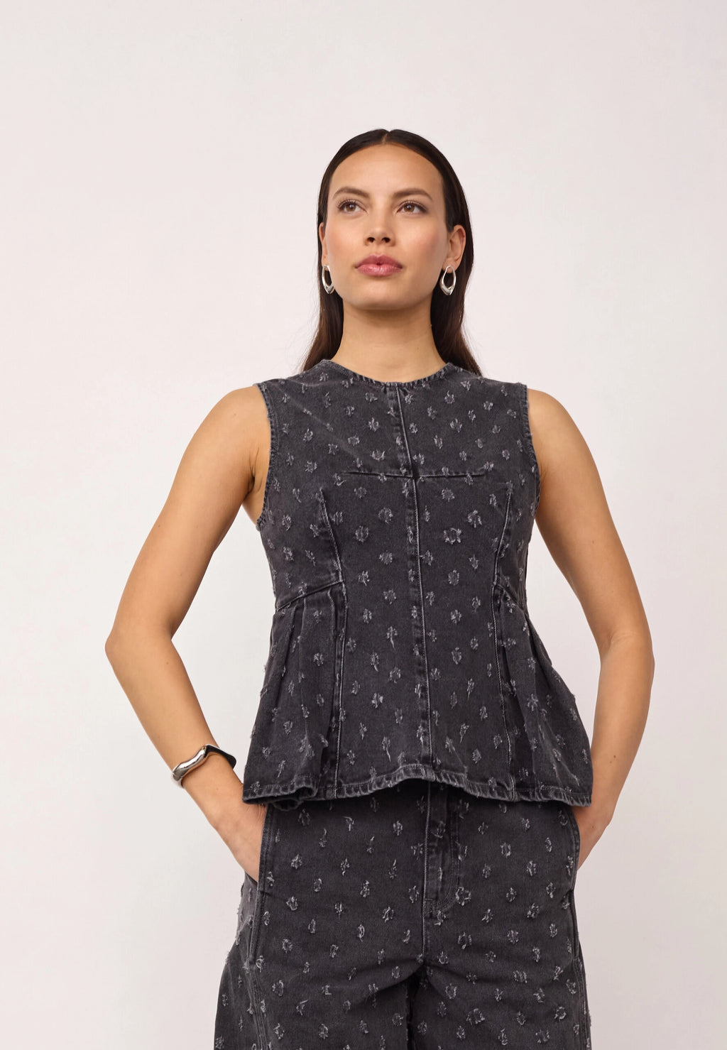 COCOUTURE Derricc DOT Denim TOP MID GREY: grey T-shirt for women