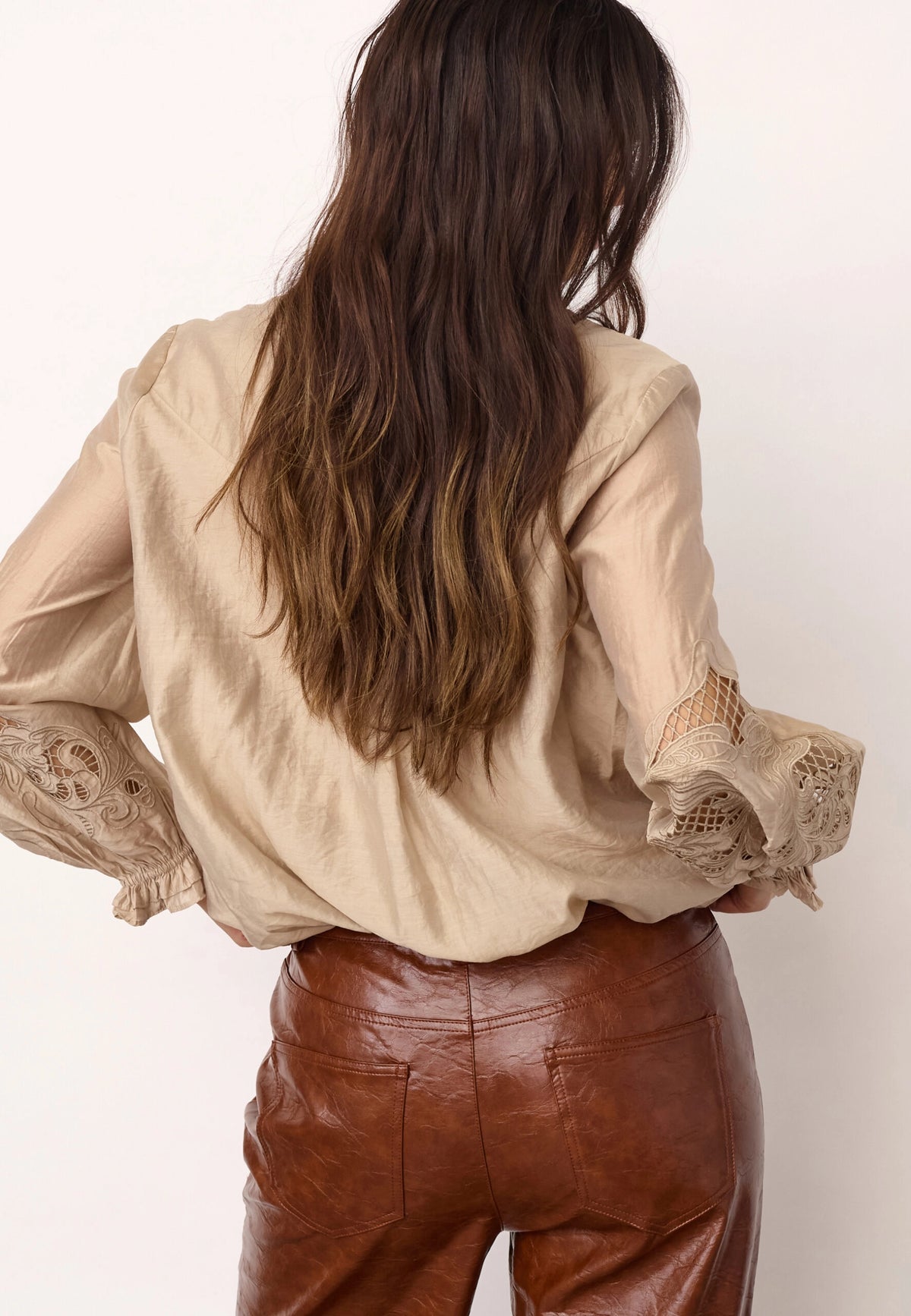 COCOUTURE Delincc Balloon EMB Shirt MINK: brun camisas för dam