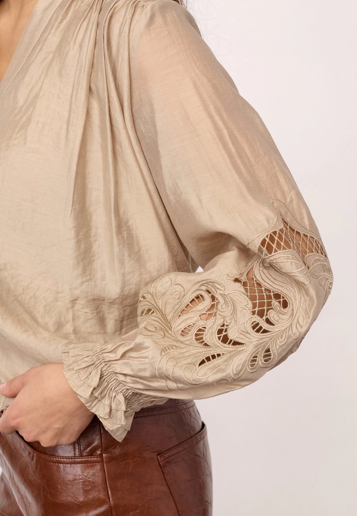 COCOUTURE Delincc Balloon EMB Shirt MINK: brun camisas för dam