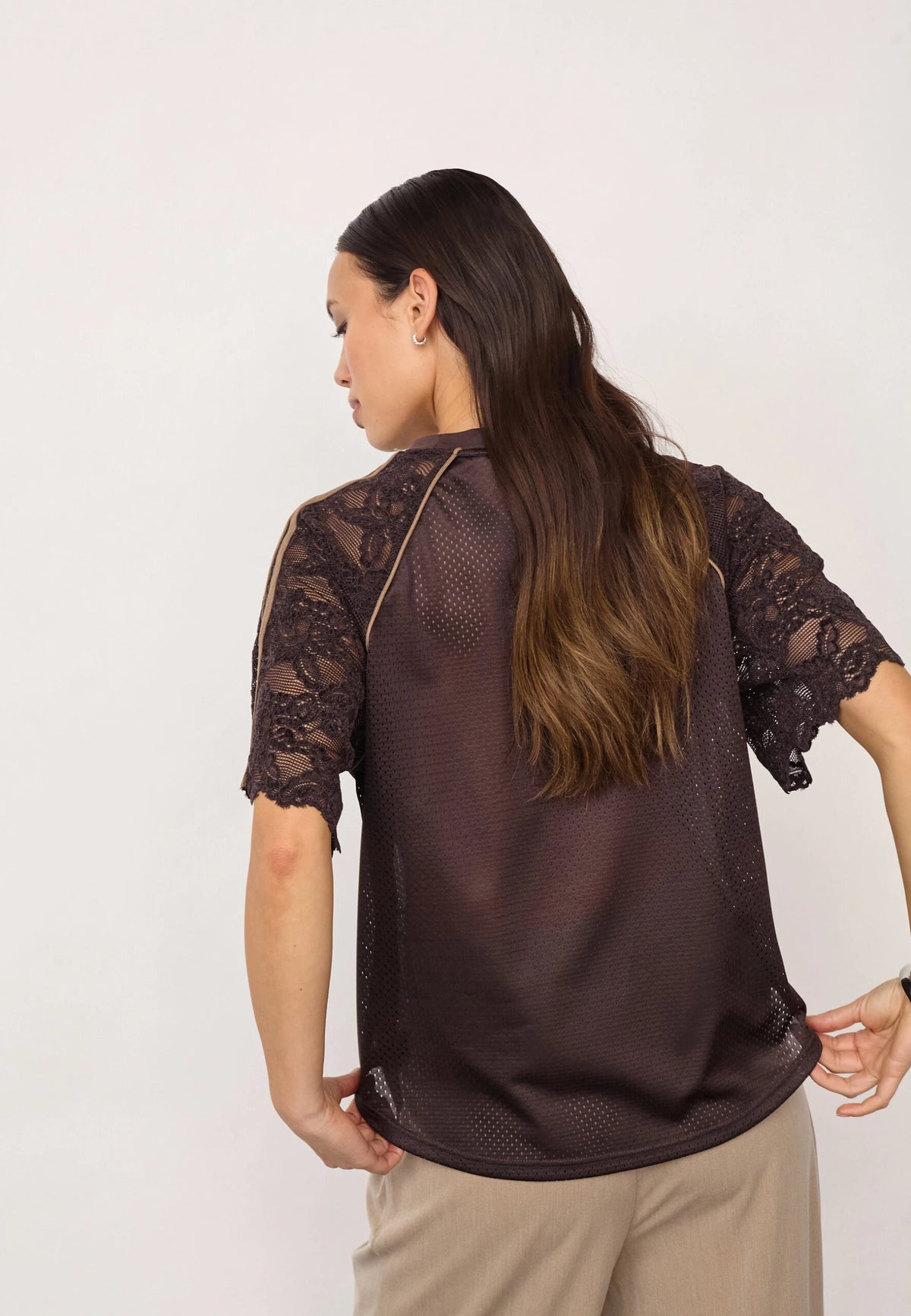 COCOUTURE Treycc LOGO LACE TEE DARK Brown: ブラウン Tシャツ レディース