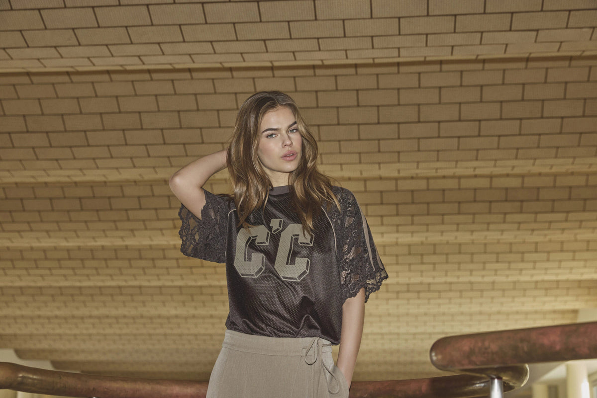 COCOUTURE Treycc LOGO LACE TEE DARK Brown: ブラウン Tシャツ レディース