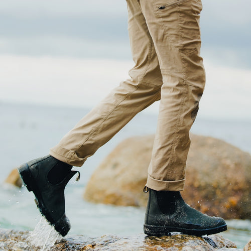 BLUNDSTONE BOTA Chelsea Icónica Negro Rústico: svart ankelboots unisex
