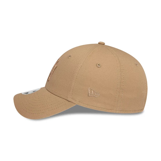 NEW ERA NOS WMNS LGE ESS 9FORTY Neyyan Camcam Beige: beige cap unisex
