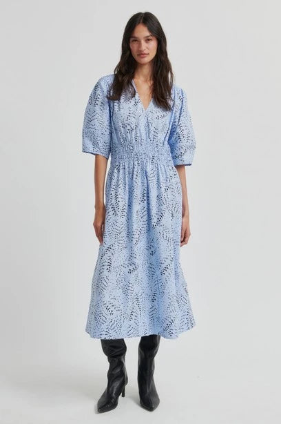 SECOND FEMALE Livina Dress: blå kjole til kvinder
