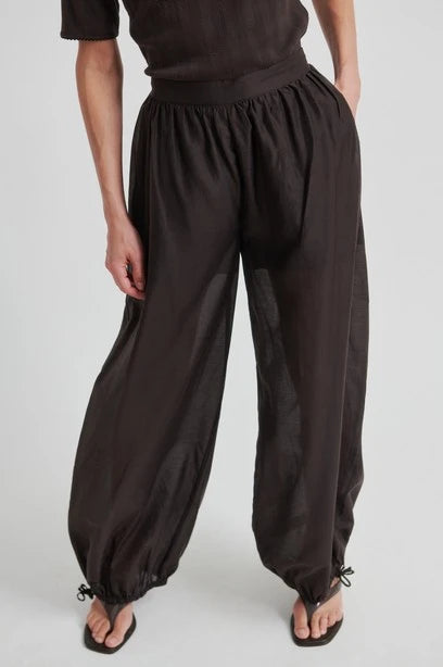 SECOND FEMALE Hidie Trousers: بني بنطال للنساء