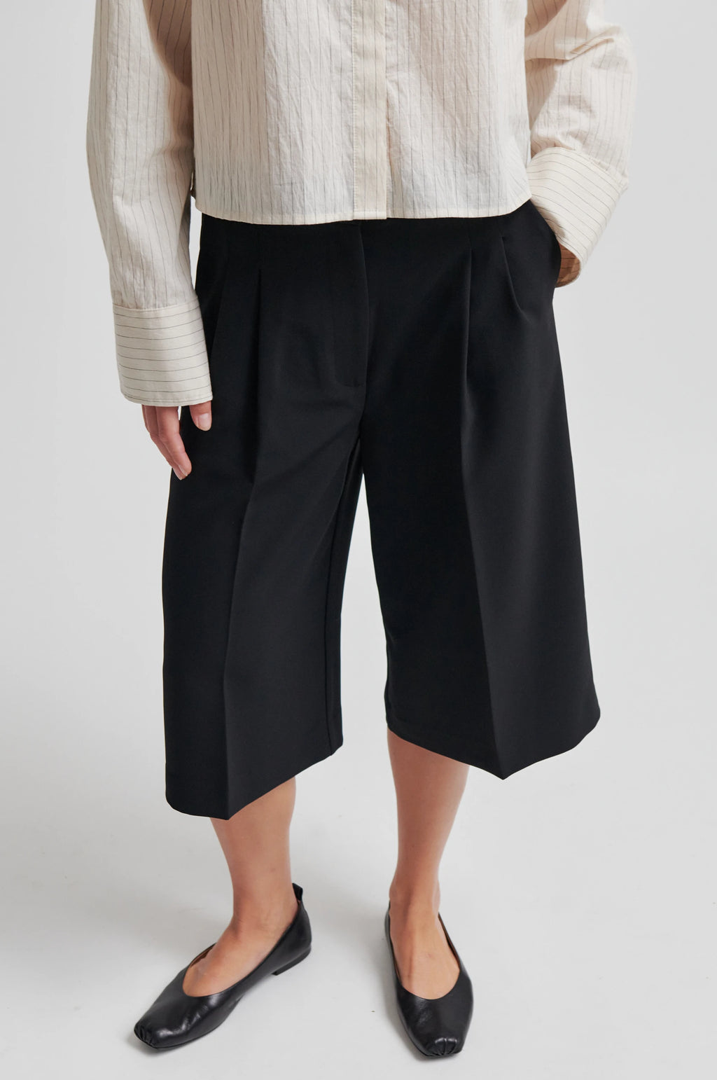 SECOND FEMALE Flore Bermuda Black: black trousers for women