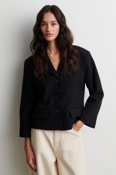 SECOND FEMALE Sella Short Blazer Black: sort jakke til kvinder