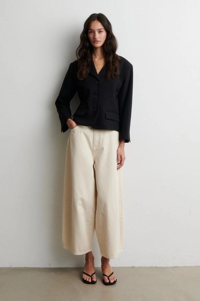SECOND FEMALE Sella Short Blazer Black: sort jakke til kvinder