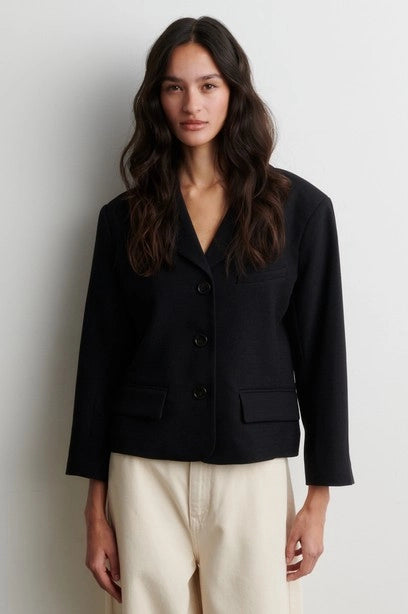 SECOND FEMALE Sella Short Blazer Black: sort jakke til kvinder