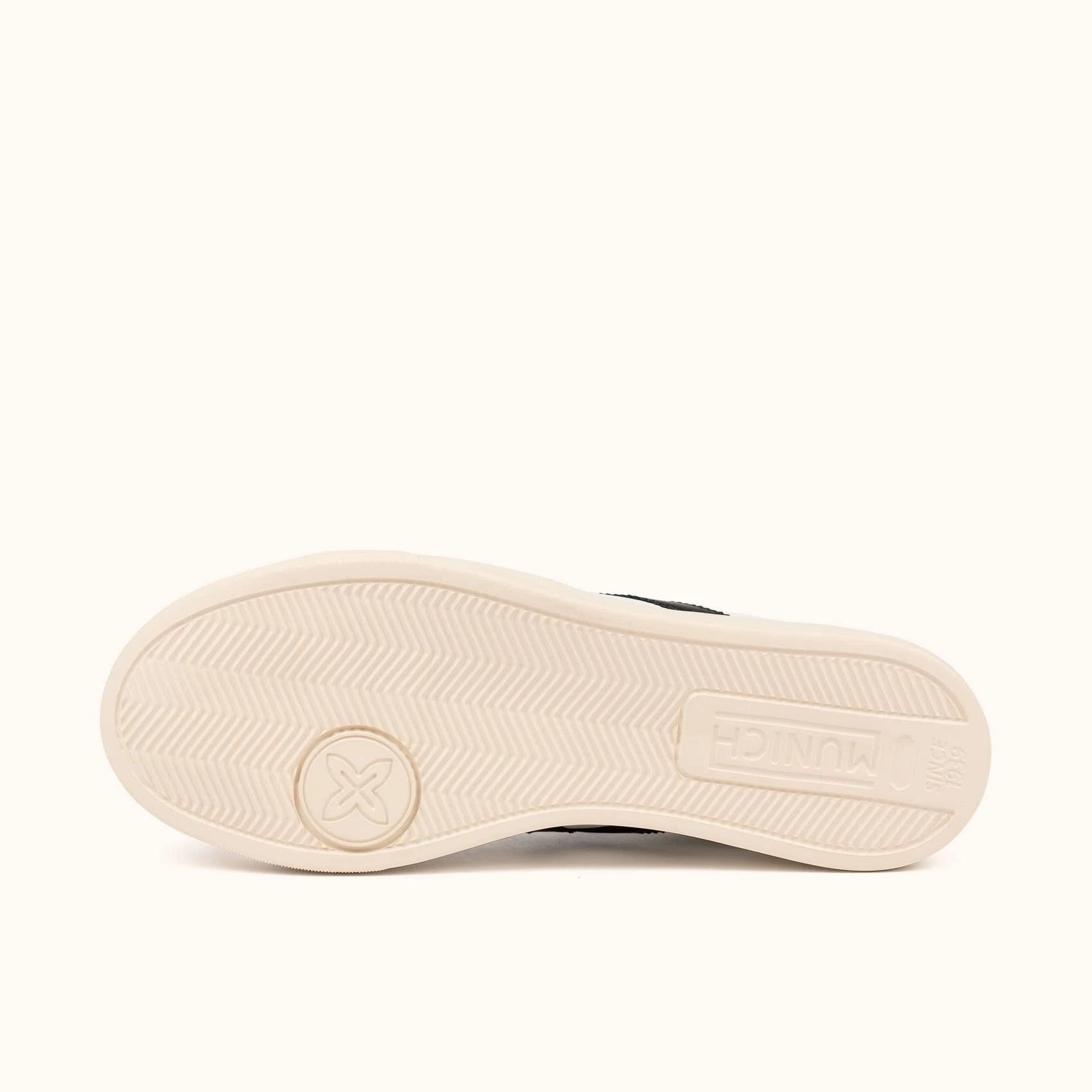 MUNICH RETE 114: white trainers unisex