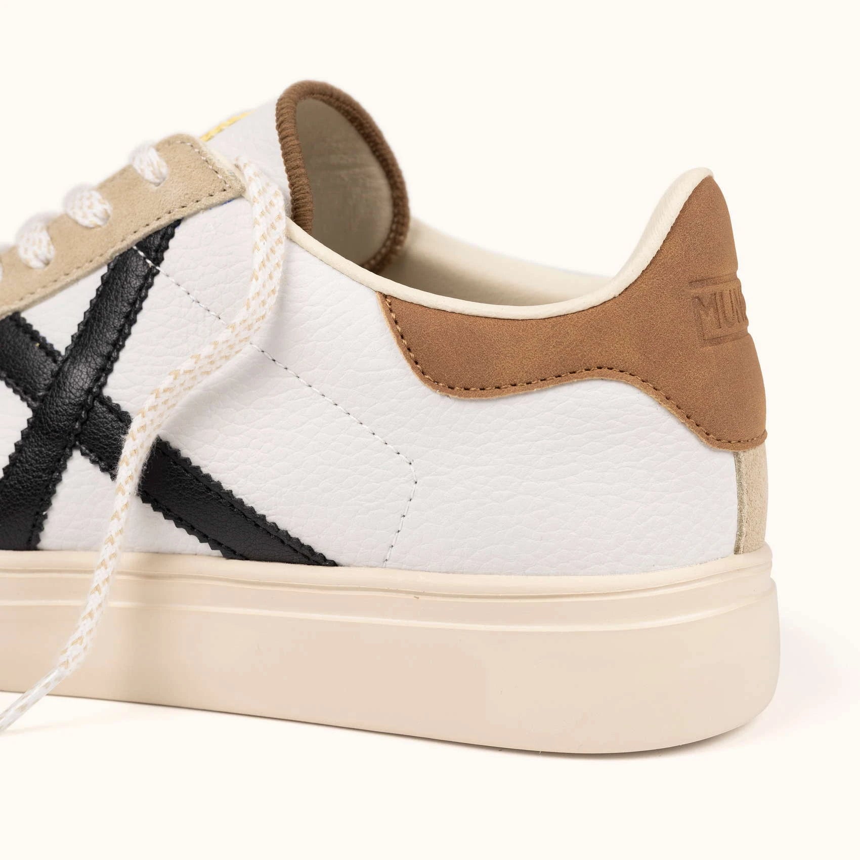 MUNICH RETE 114: white trainers unisex