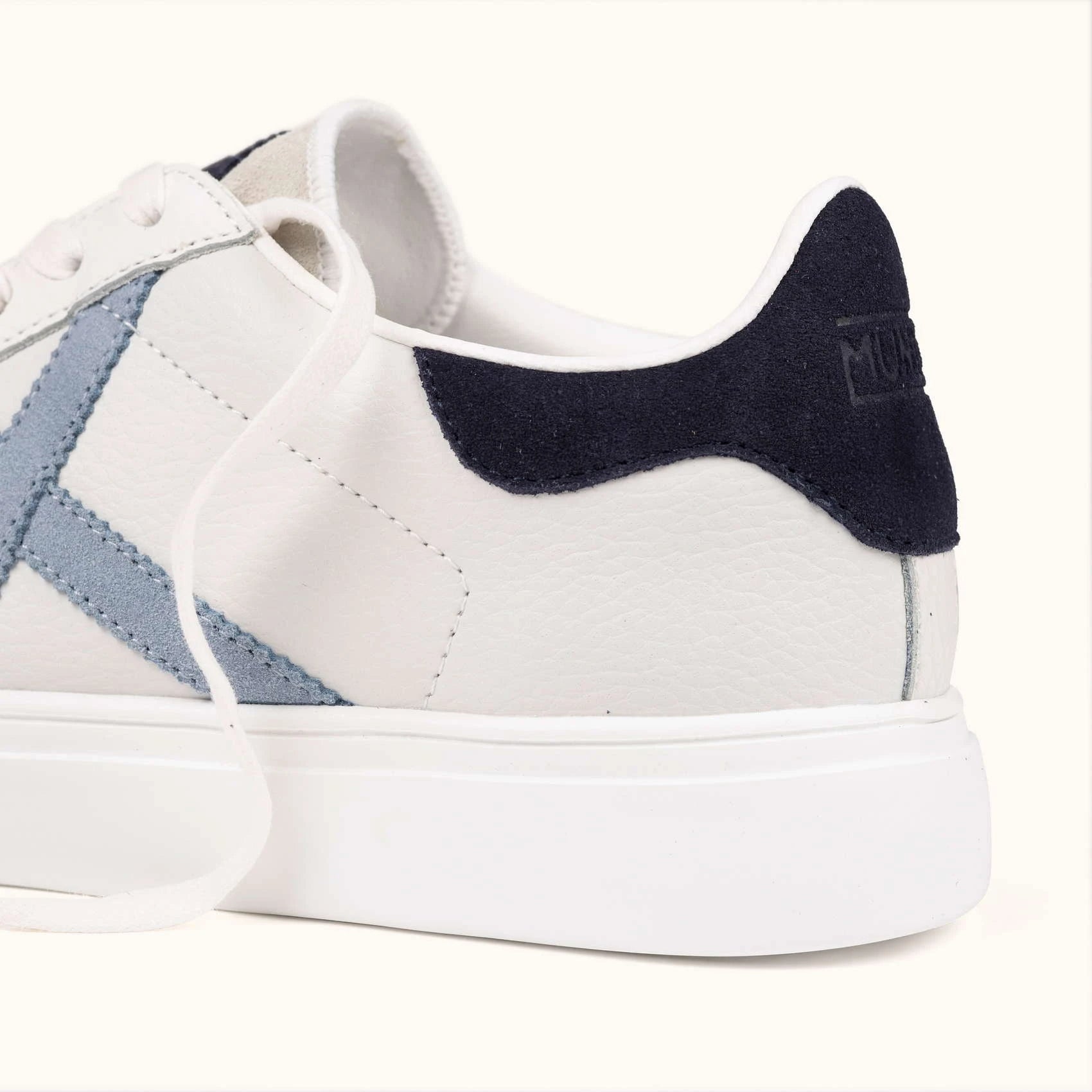 MUNICH RETE 117: white trainers unisex