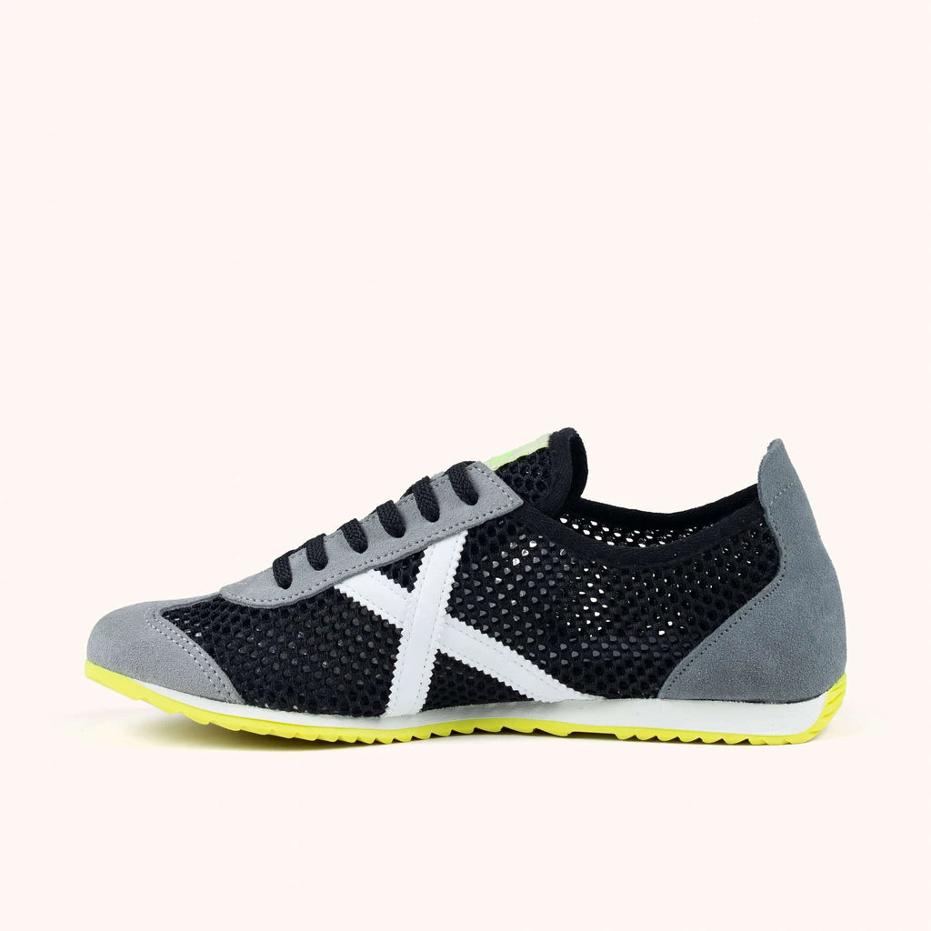 MUNICH Osaka 581: black trainers unisex