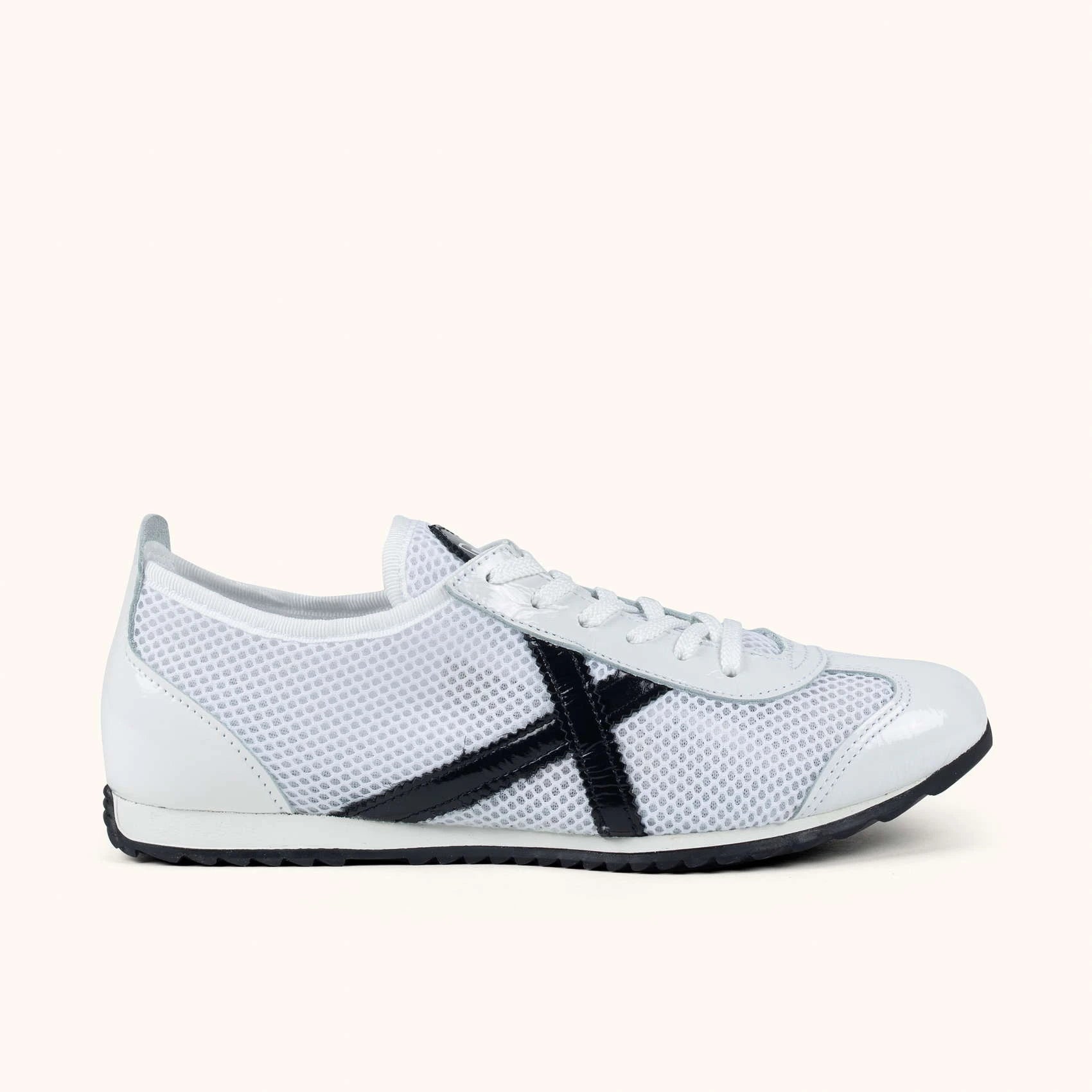 MUNICH Osaka 583: white trainers unisex