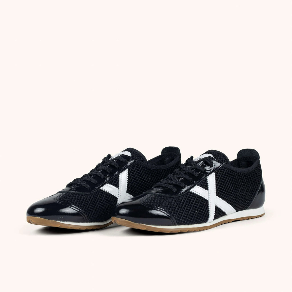 MUNICH Osaka 584: black trainers unisex