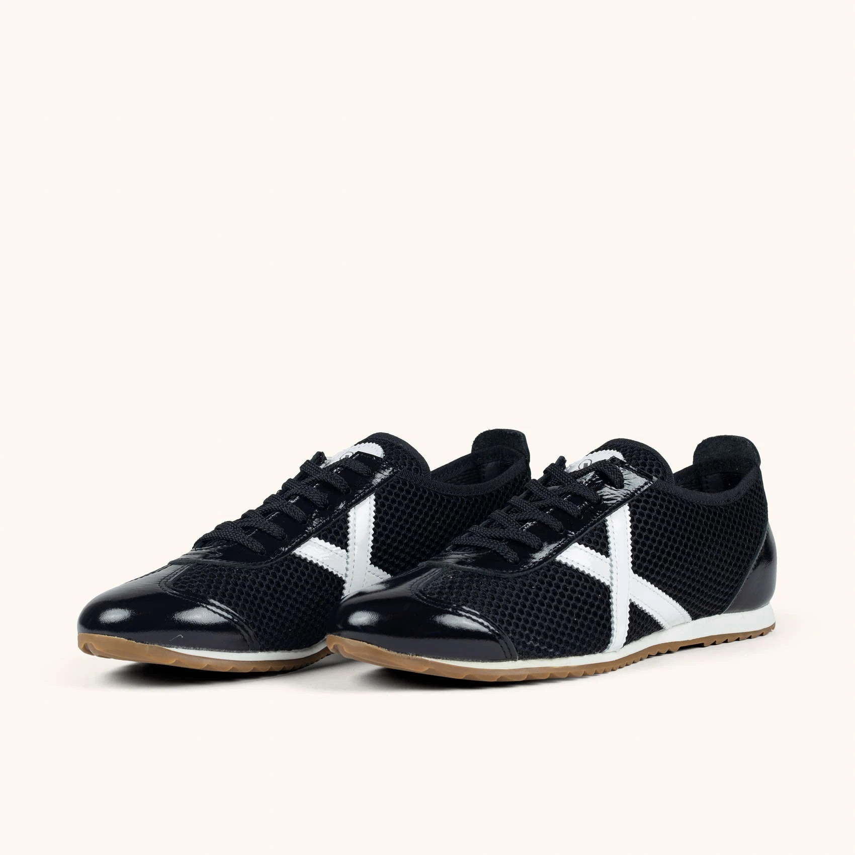 MUNICH Osaka 584: black trainers unisex