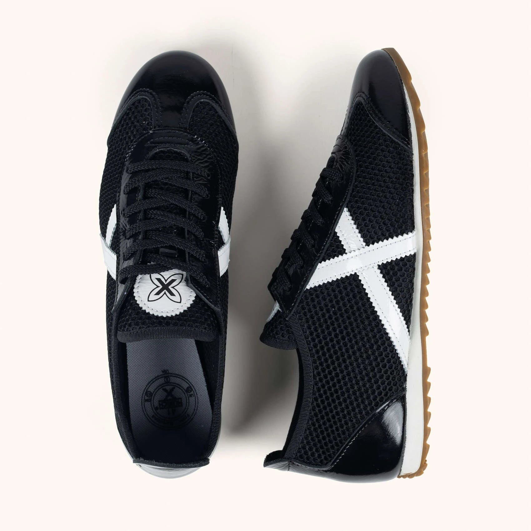MUNICH Osaka 584: black trainers unisex