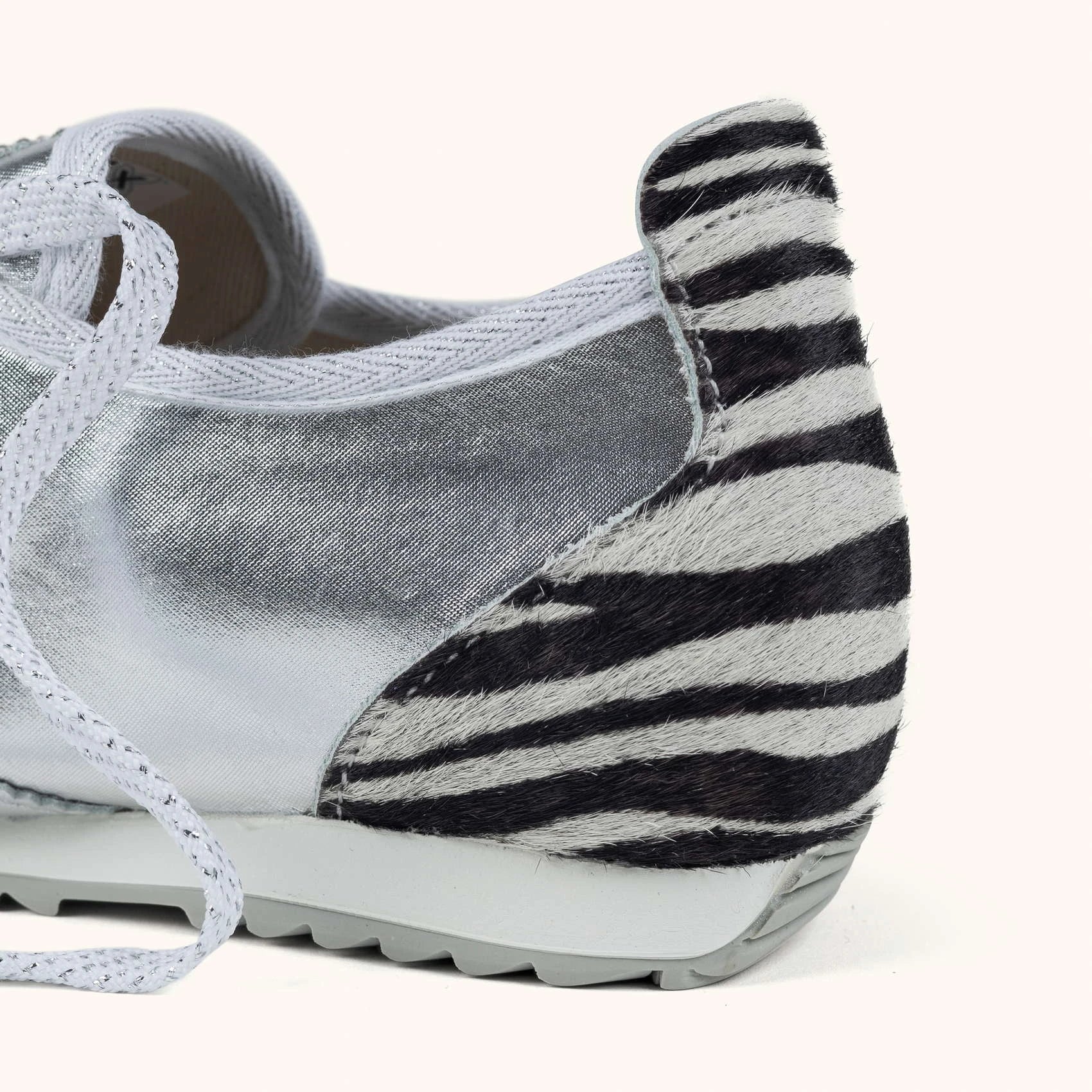 MUNICH | SNEAKERS | UNISEX | OSAKA 590 | PLATEADO