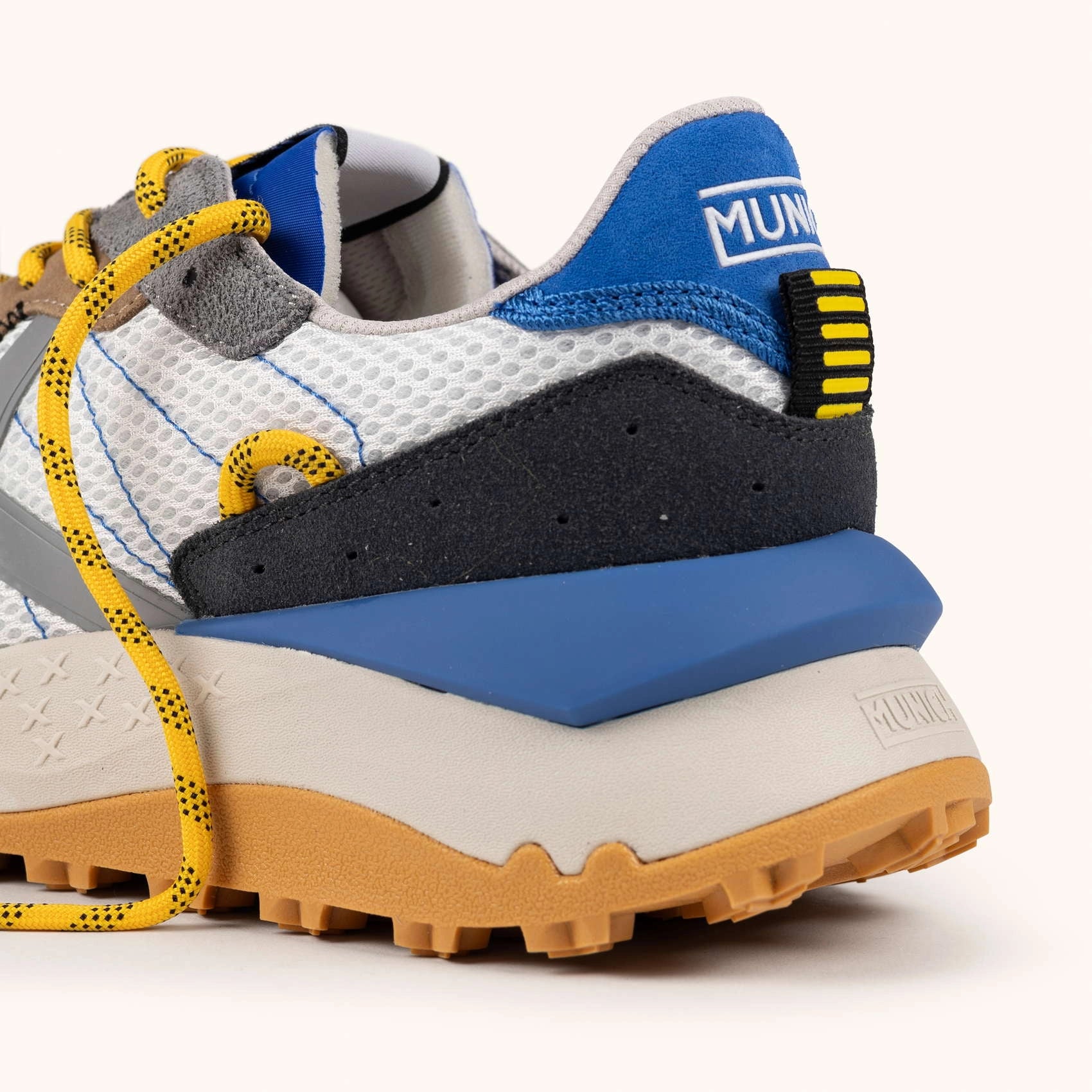 MUNICH Shibuya 35: white trainers unisex