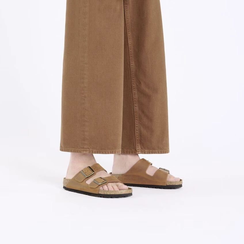 BIRKENSTOCK Arizona LEOI Cognac: ブラウン サンダル ユニセックス