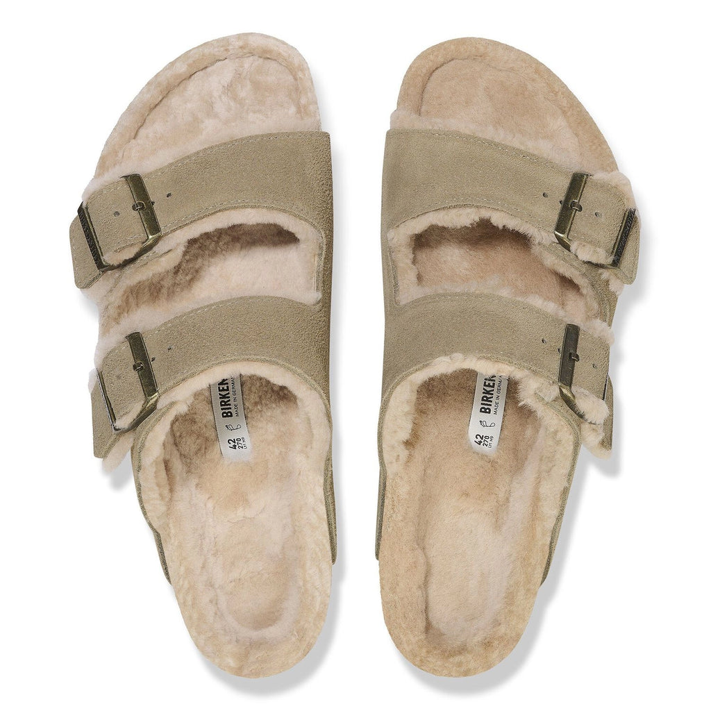 BIRKENSTOCK | SANDALIAS | MUJER | ARIZONA SHEARLING SUEDE LEATHER/FUR TAUPE | VERDE
