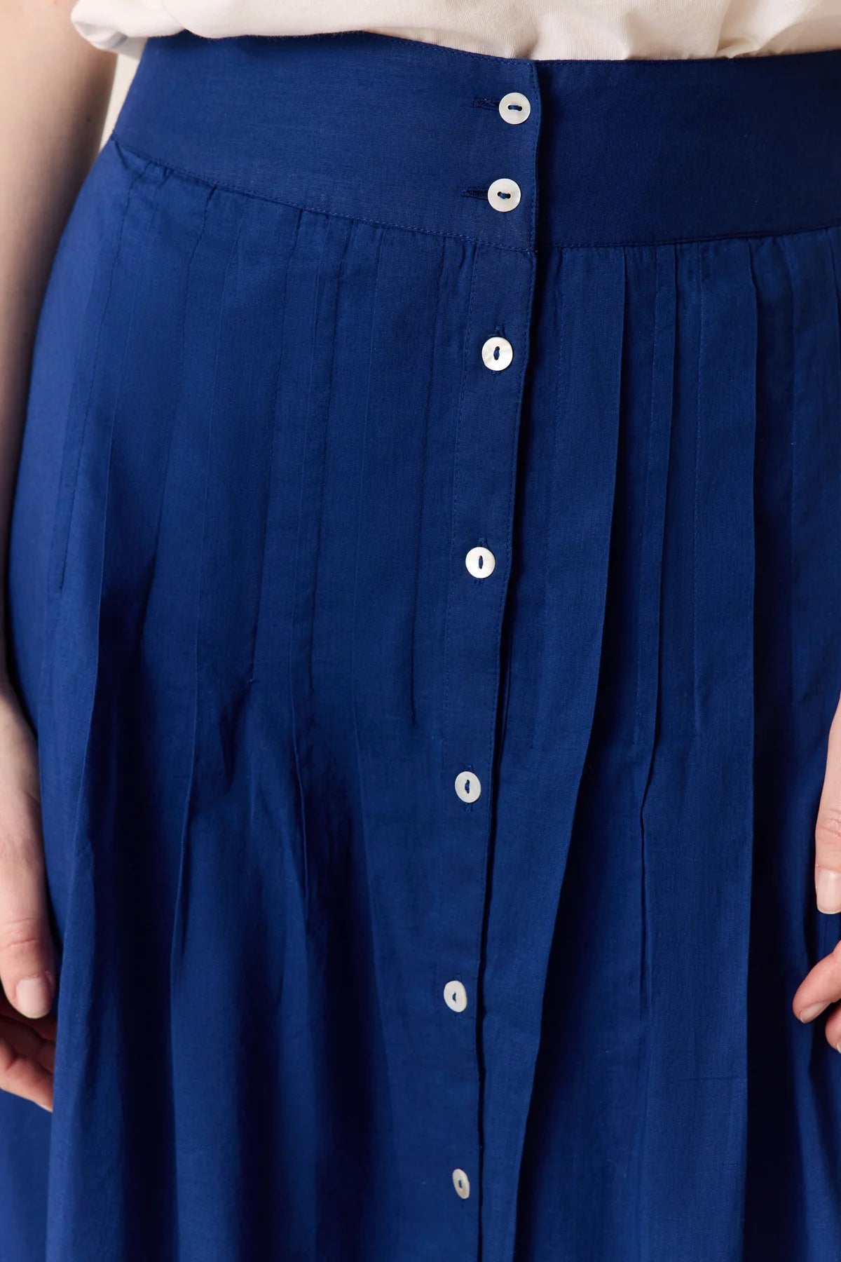 LEON & HARPER JONI TC160 PLN BLUE: blau faldilla per a dona