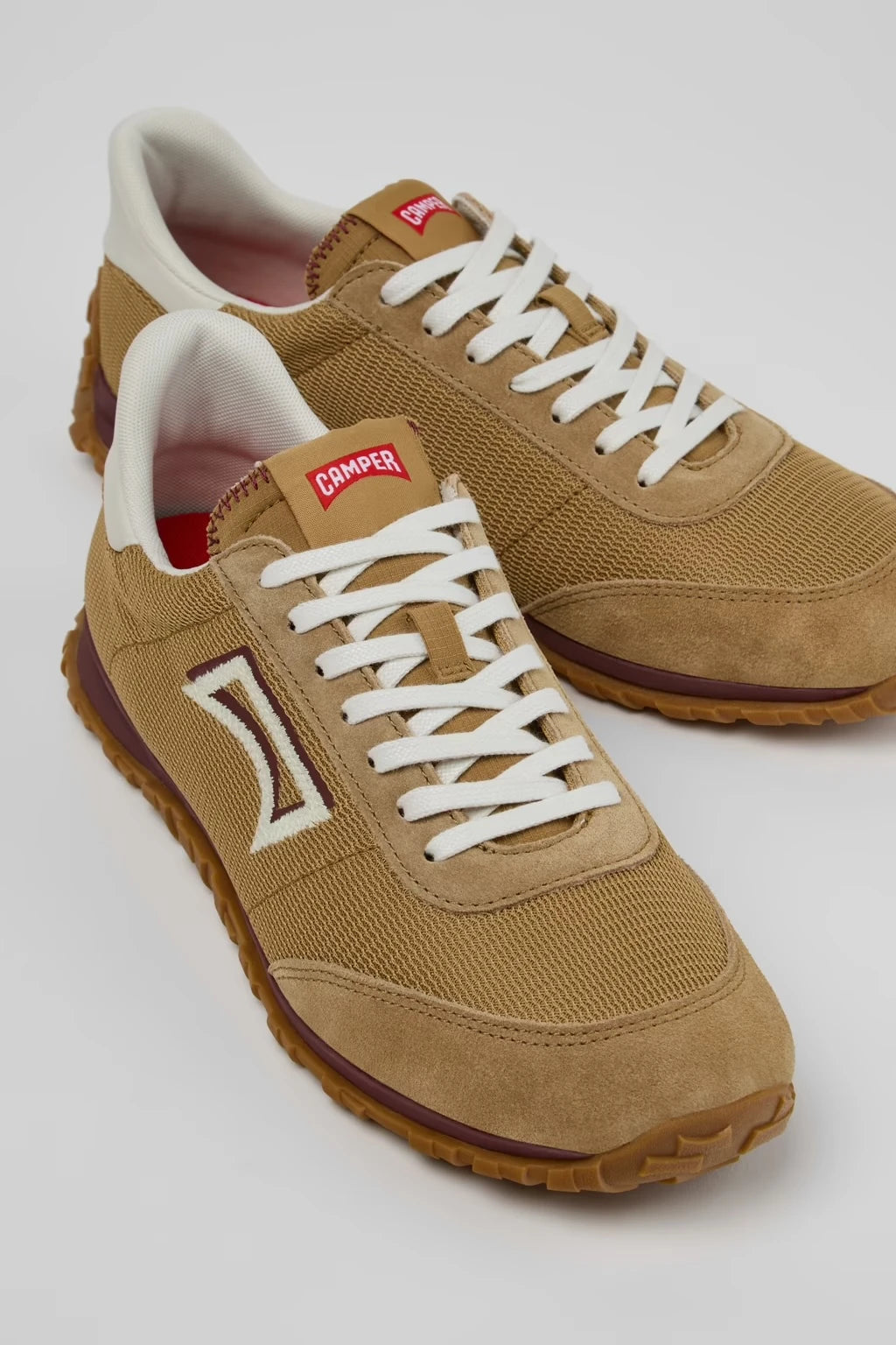 white footwear for men at Tascón
