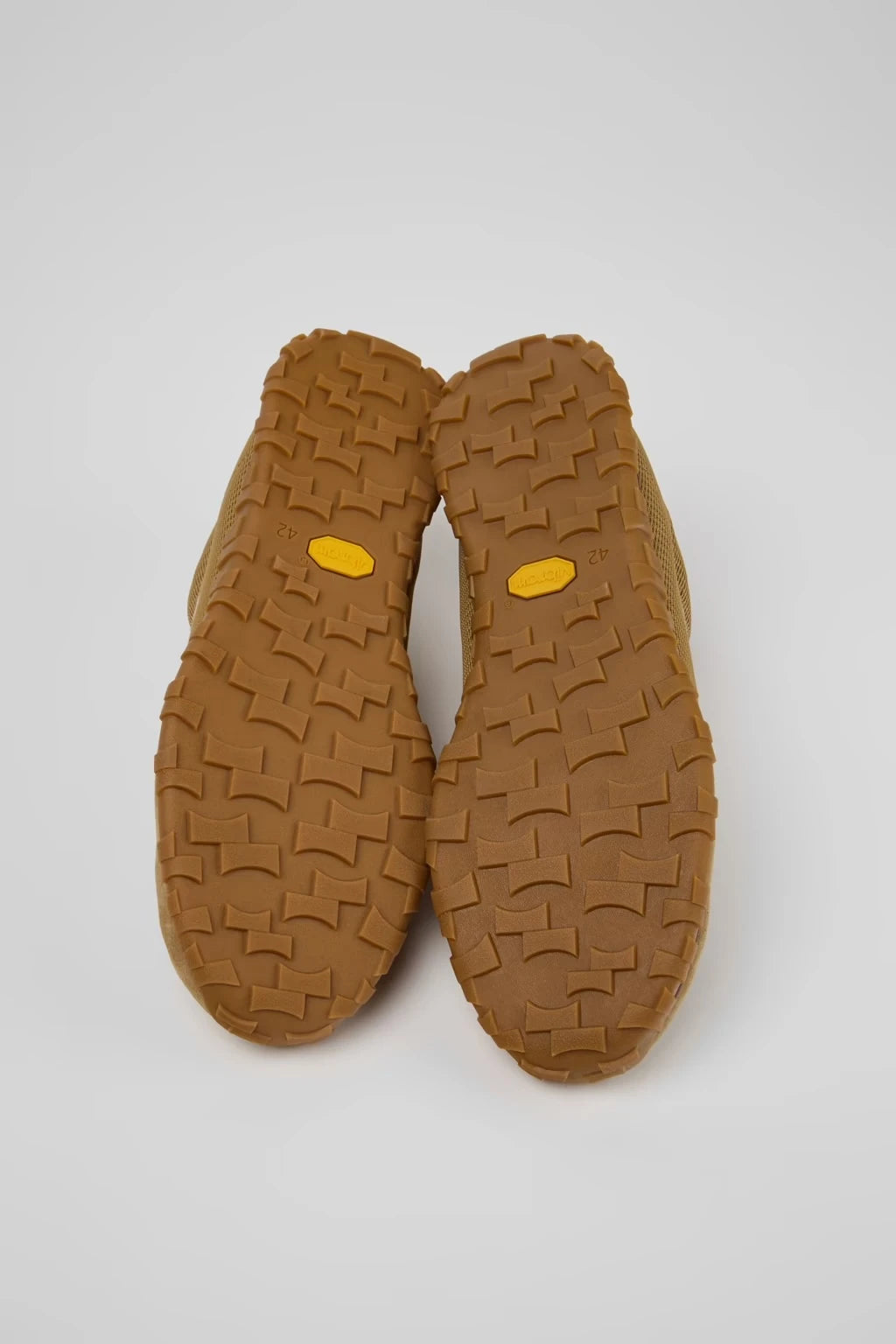 white footwear for men at Tascón