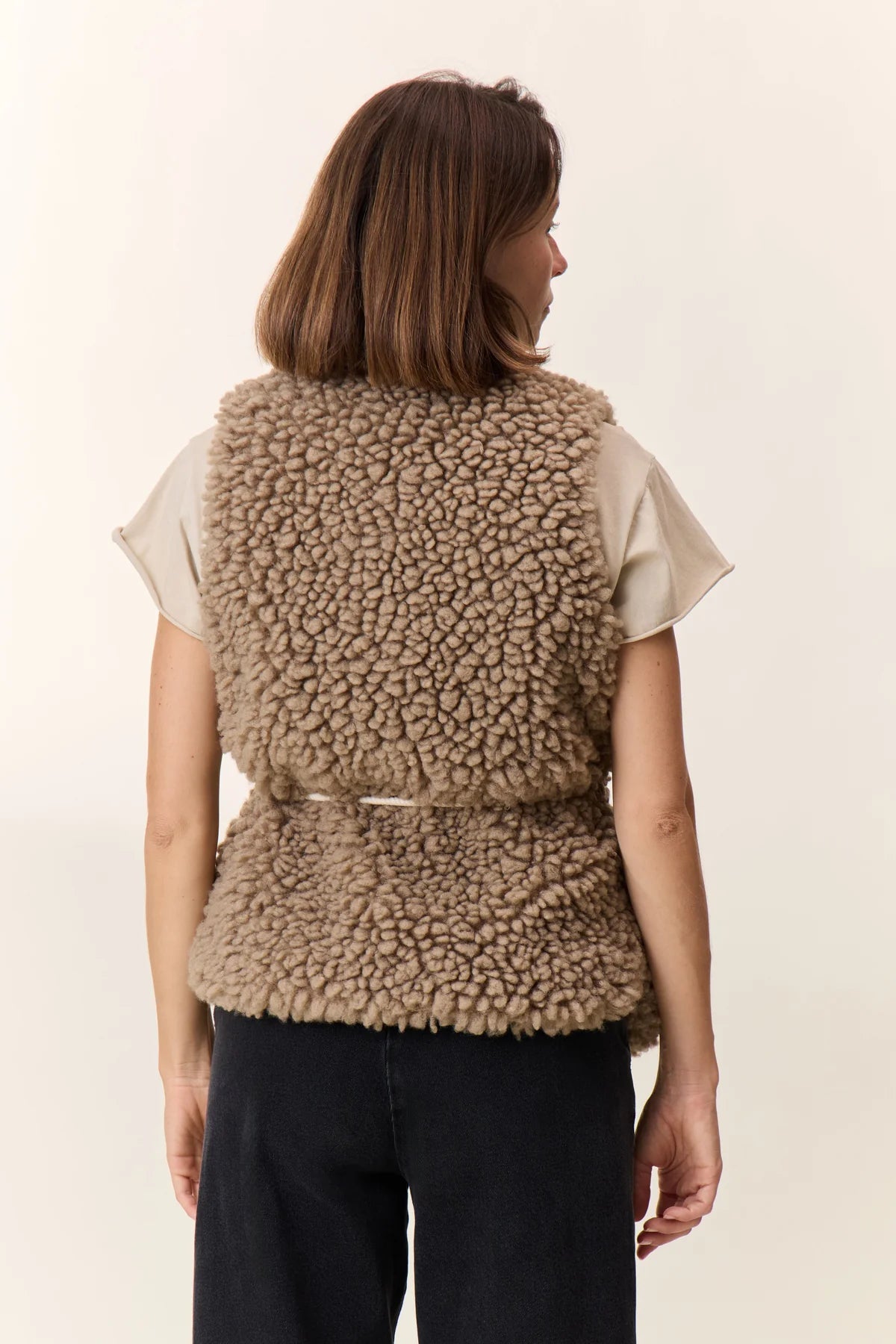 LEON & HARPER Vinny Taupe: beige chaleco for women