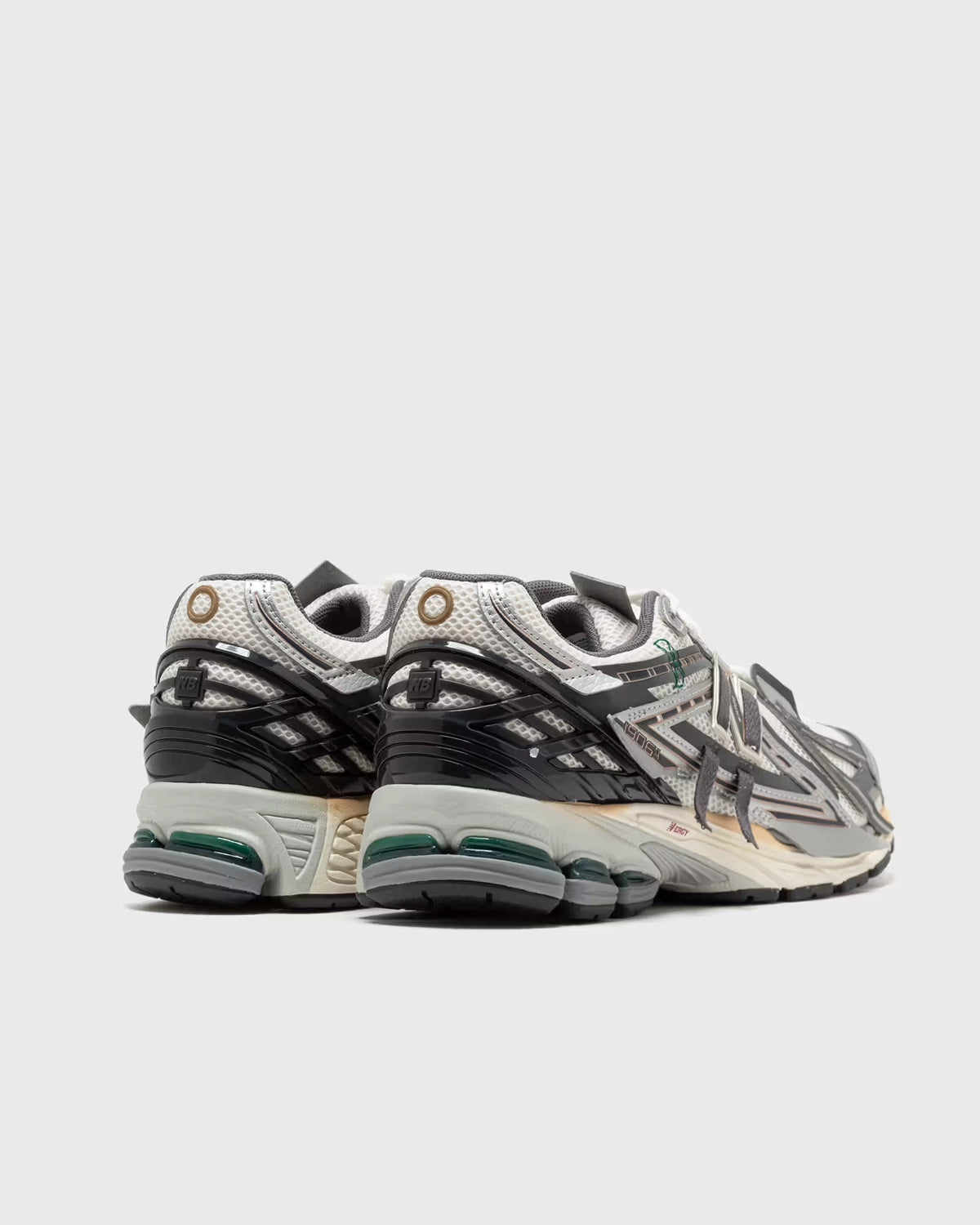 NEW BALANCE 1906 Silver Metalic: فضي سنيكرز للرجال