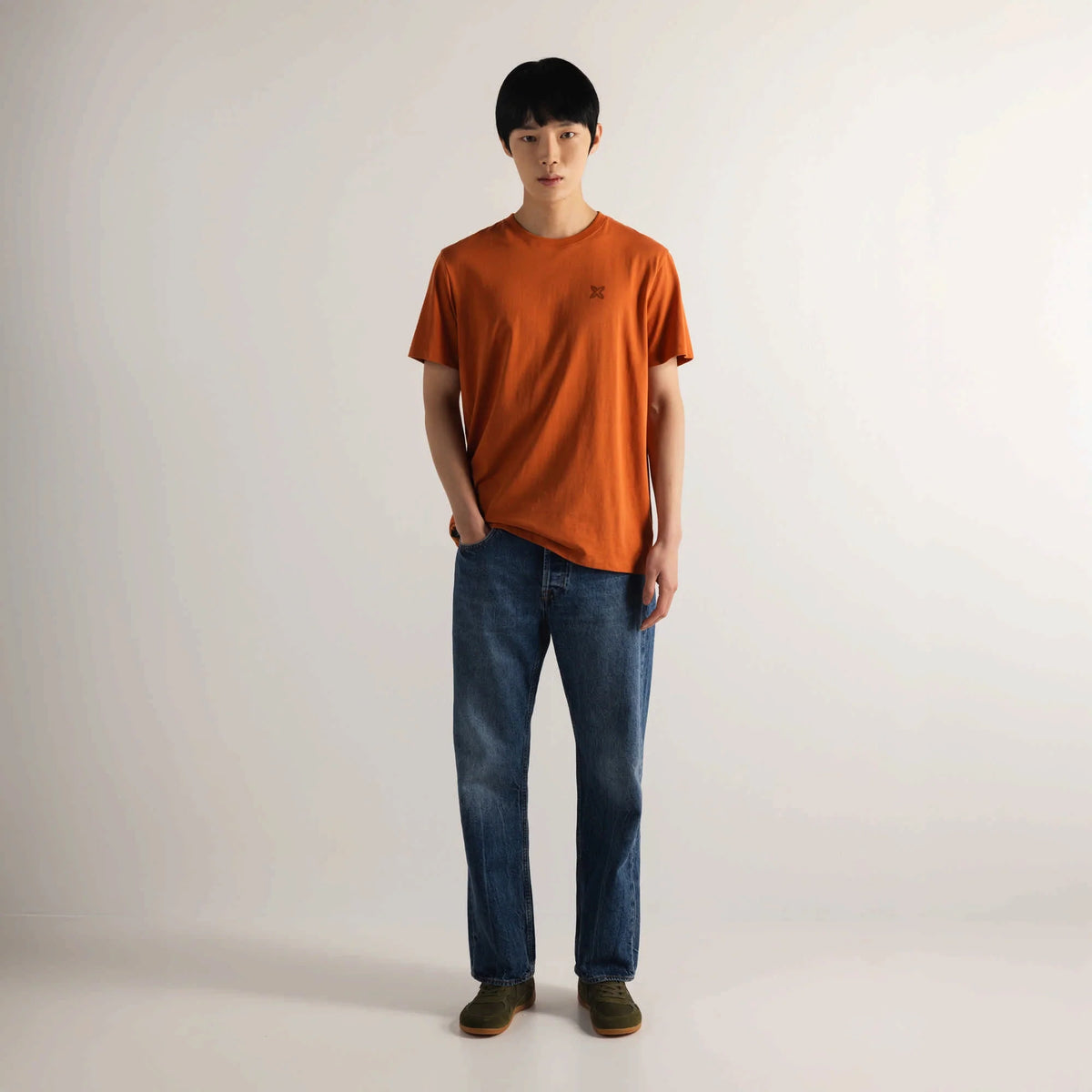 CAMISETA MUNICH PARA HOMBRE MODELO ESSENTIALS T-SHIRT ROOF REFERENCIA 2507939