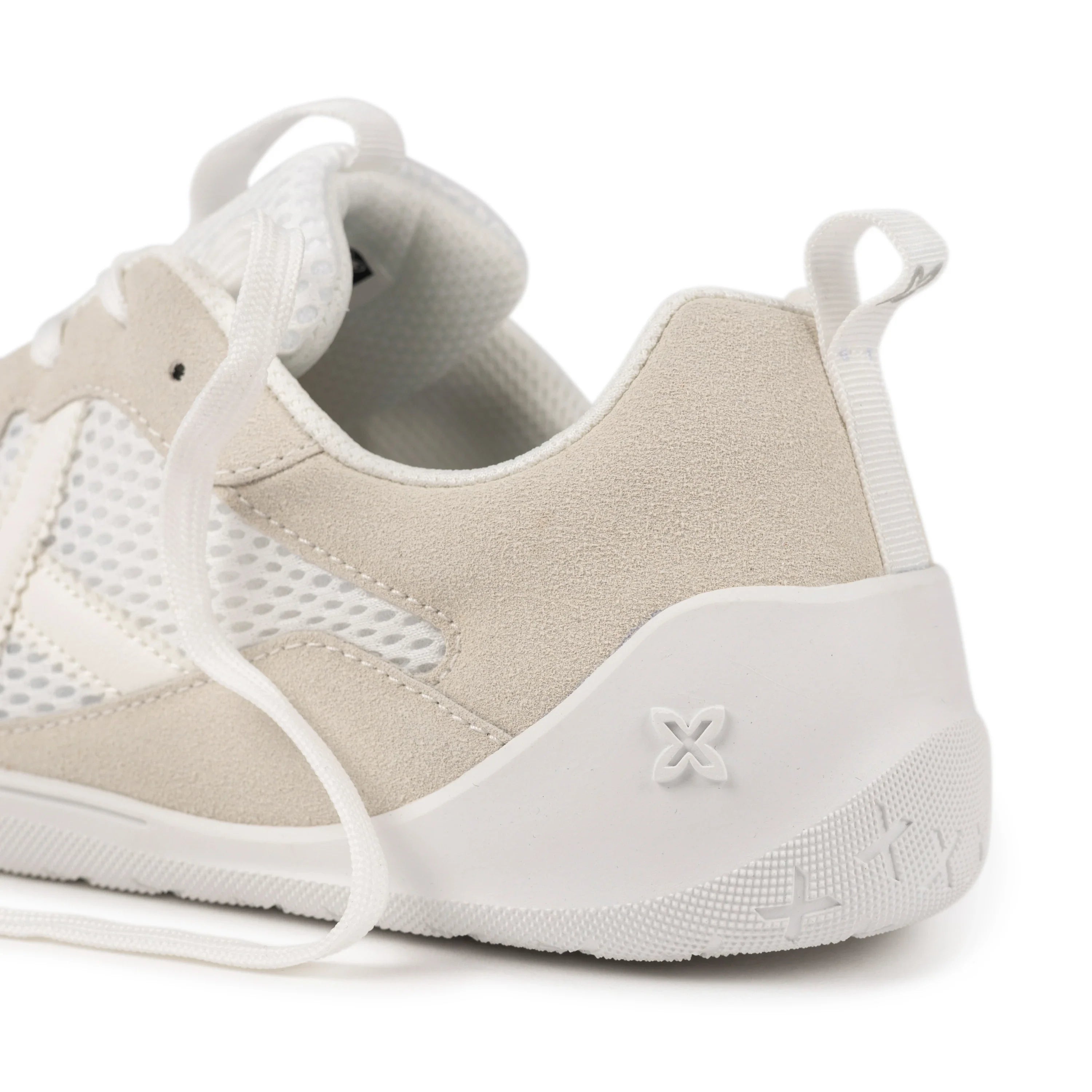 MUNICH Flexing 01: white trainers unisex