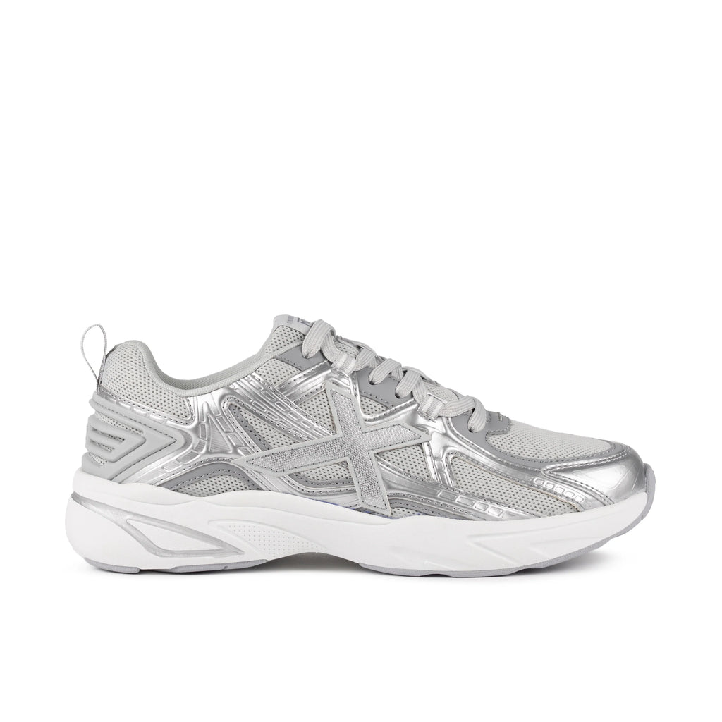 MUNICH M2000 09: silver trainers unisex