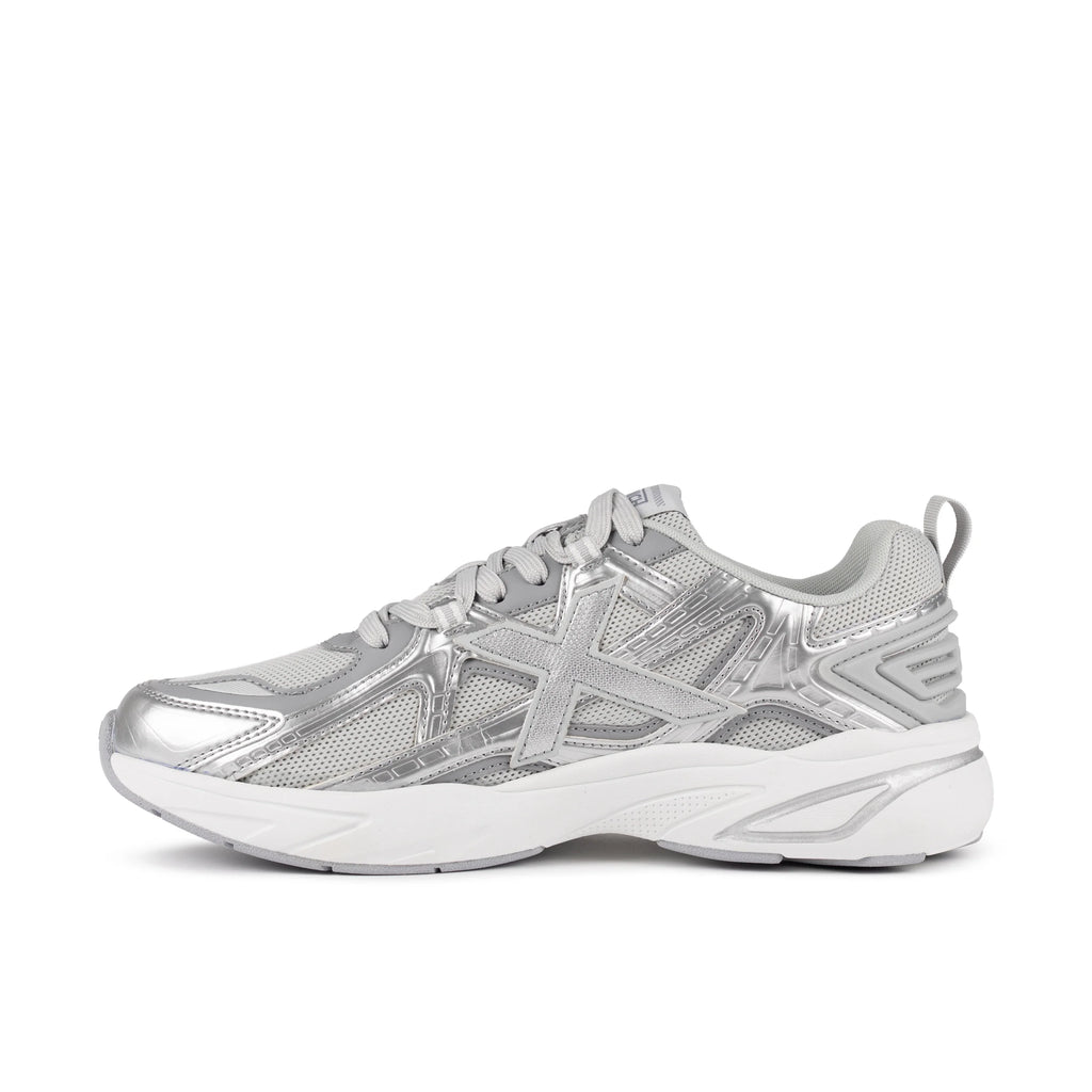 MUNICH M2000 09: silver trainers unisex