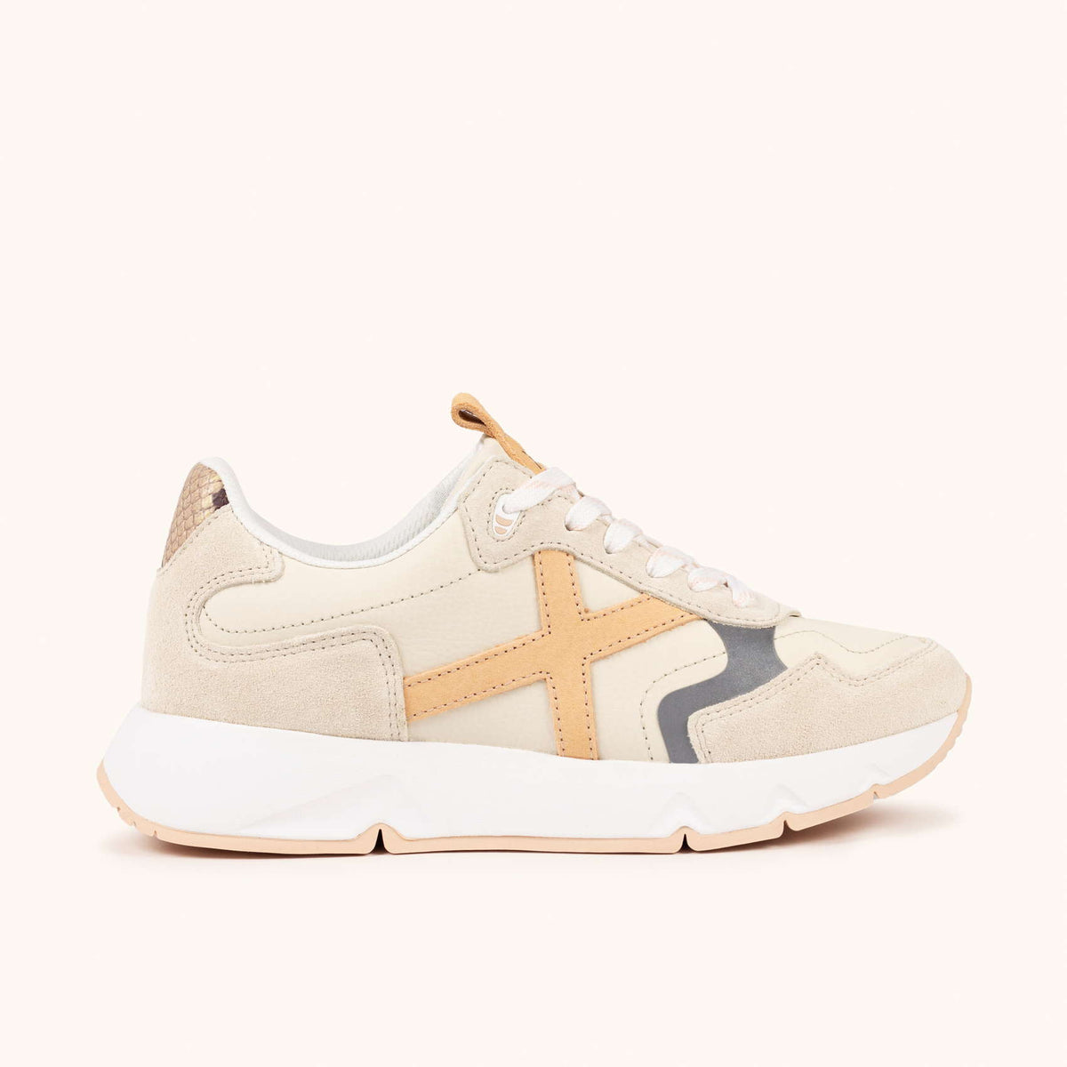 MUNICH Mamba 04: beige trainers unisex