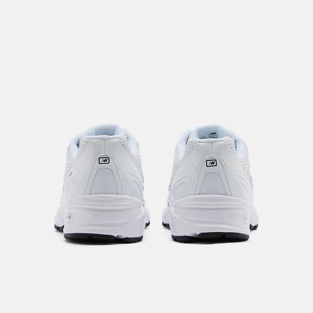 NEW BALANCE U740WW2 White: 白色 运动鞋 女士